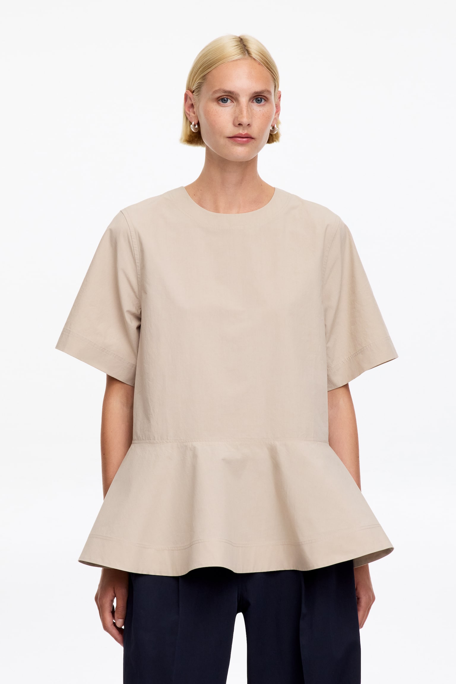 T-Shirt aus Pima-Baumwolle mit Schößchen - Beige/Weiß - 1