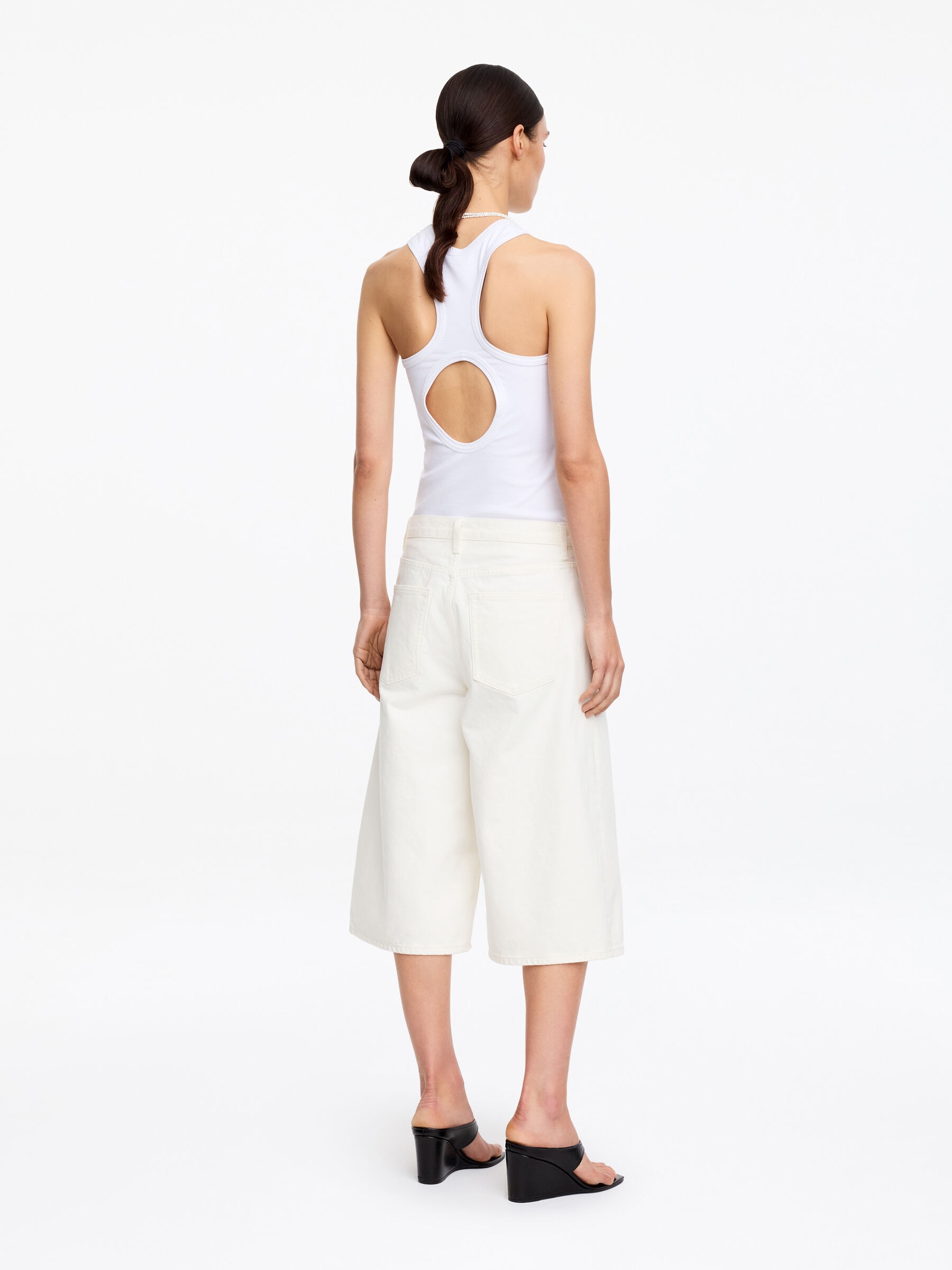 Long Denim Shorts - Off White - Loose fit - Women - StillMedia/Lookbook - 6