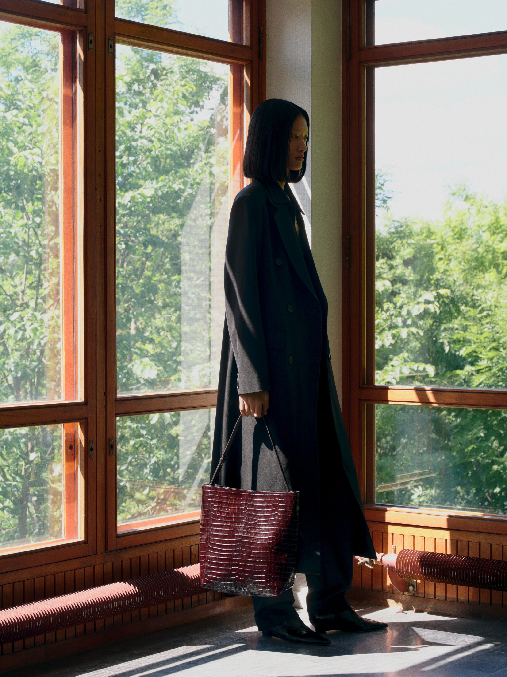 Größeres Bild anzeigen: Ledertragetasche mit Krokodilprägung - Dunkelbraun - Ladies | H&M AT 6