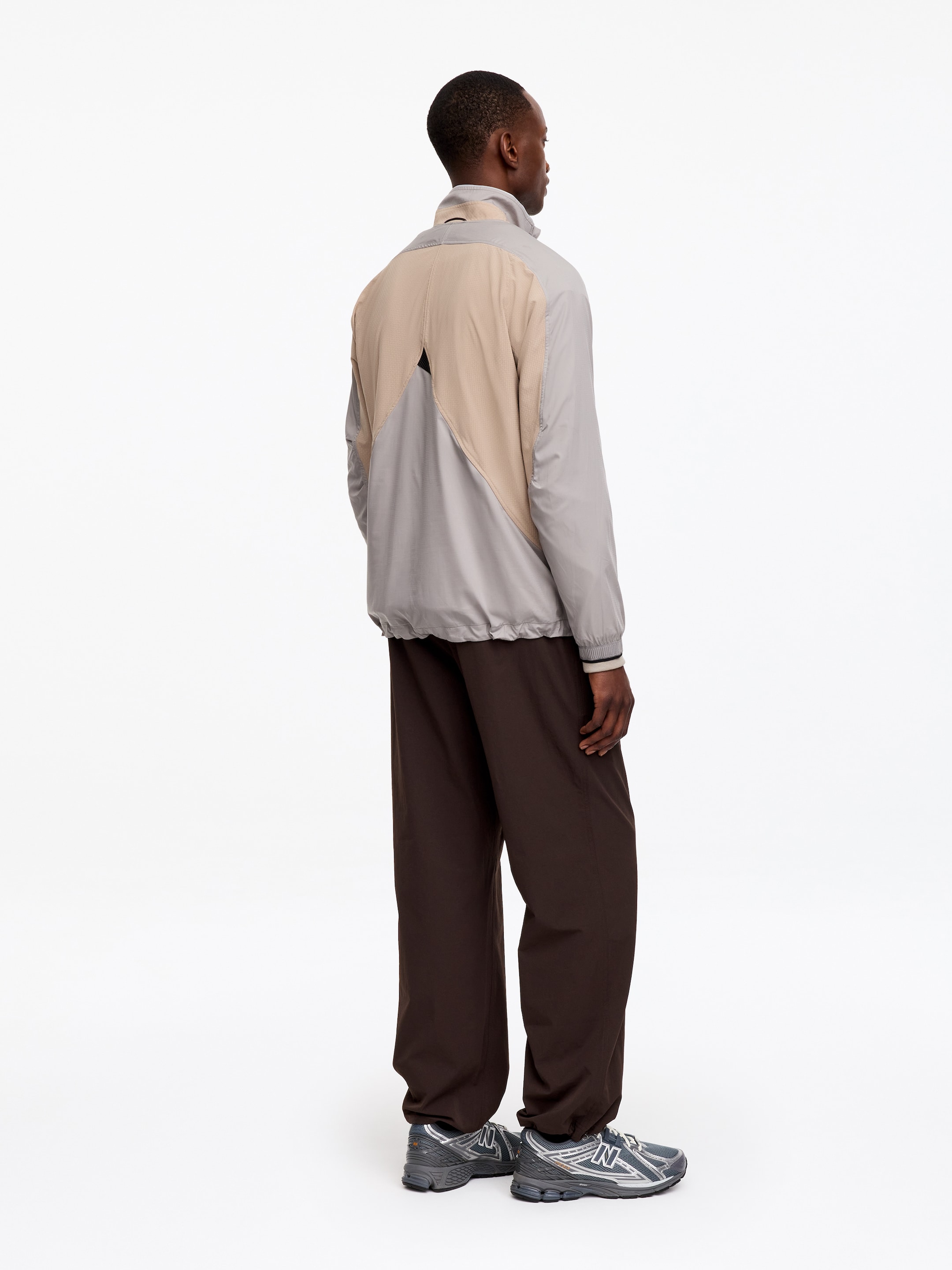 ARKET ACTIVE Pull-On Trousers - Brown - Relaxed fit - men - StillMedia/Lookbook - 5