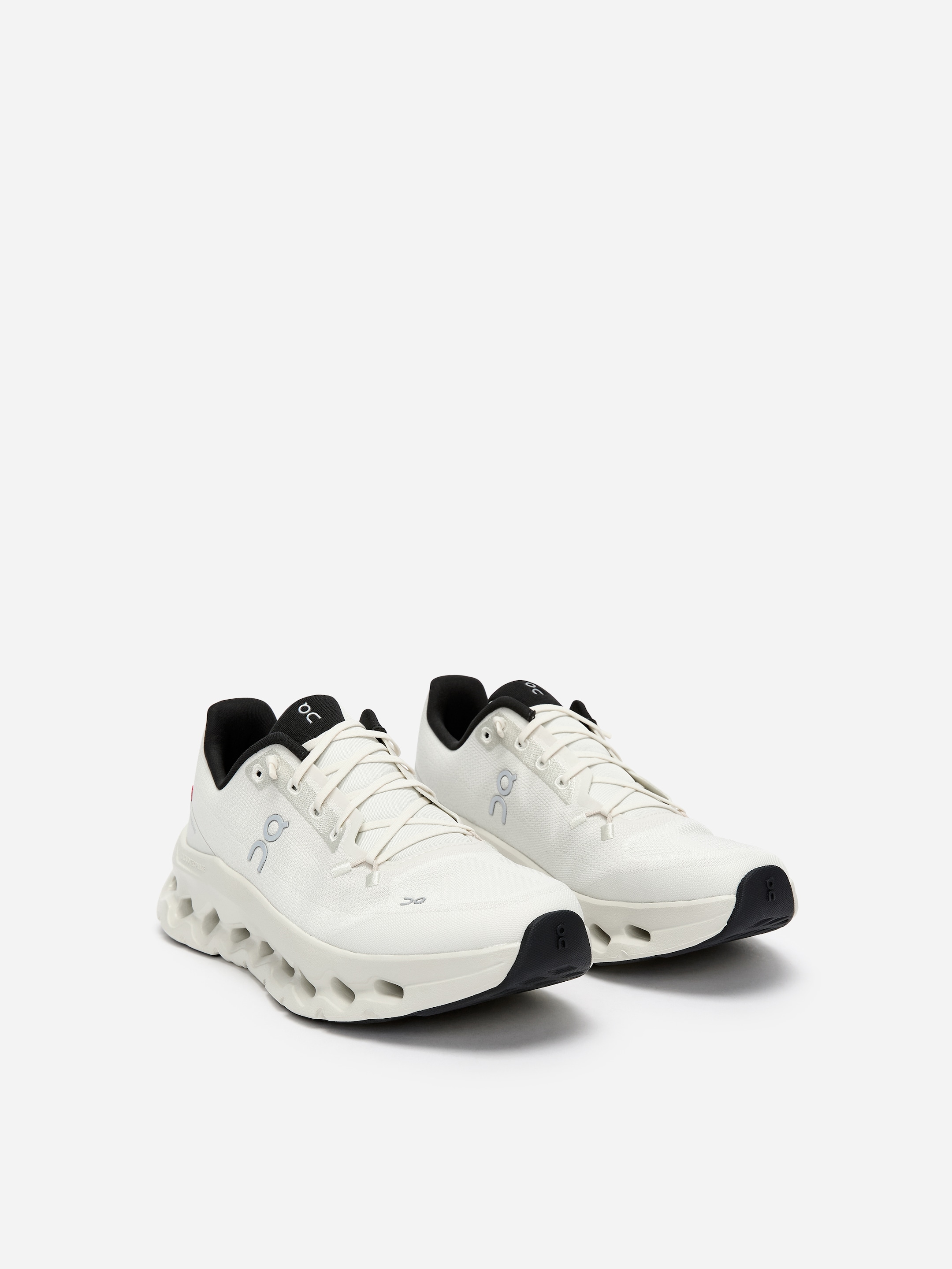 ON Cloudtilt Trainers - White - Women - StillMedia/DescriptiveStillLife - 4