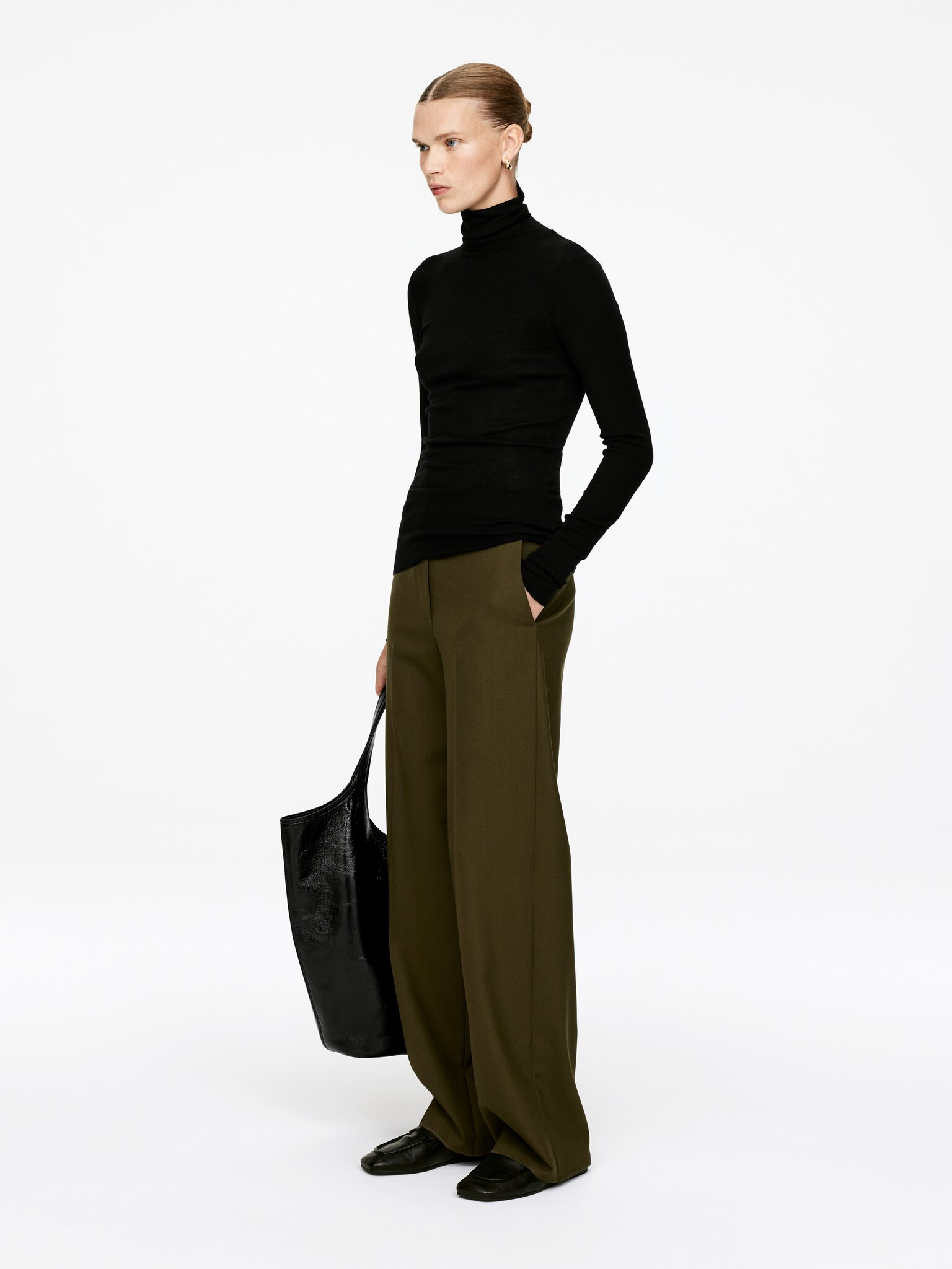 Roll-Neck Wool Top - Czarny/Ciemnoniebieski - 6