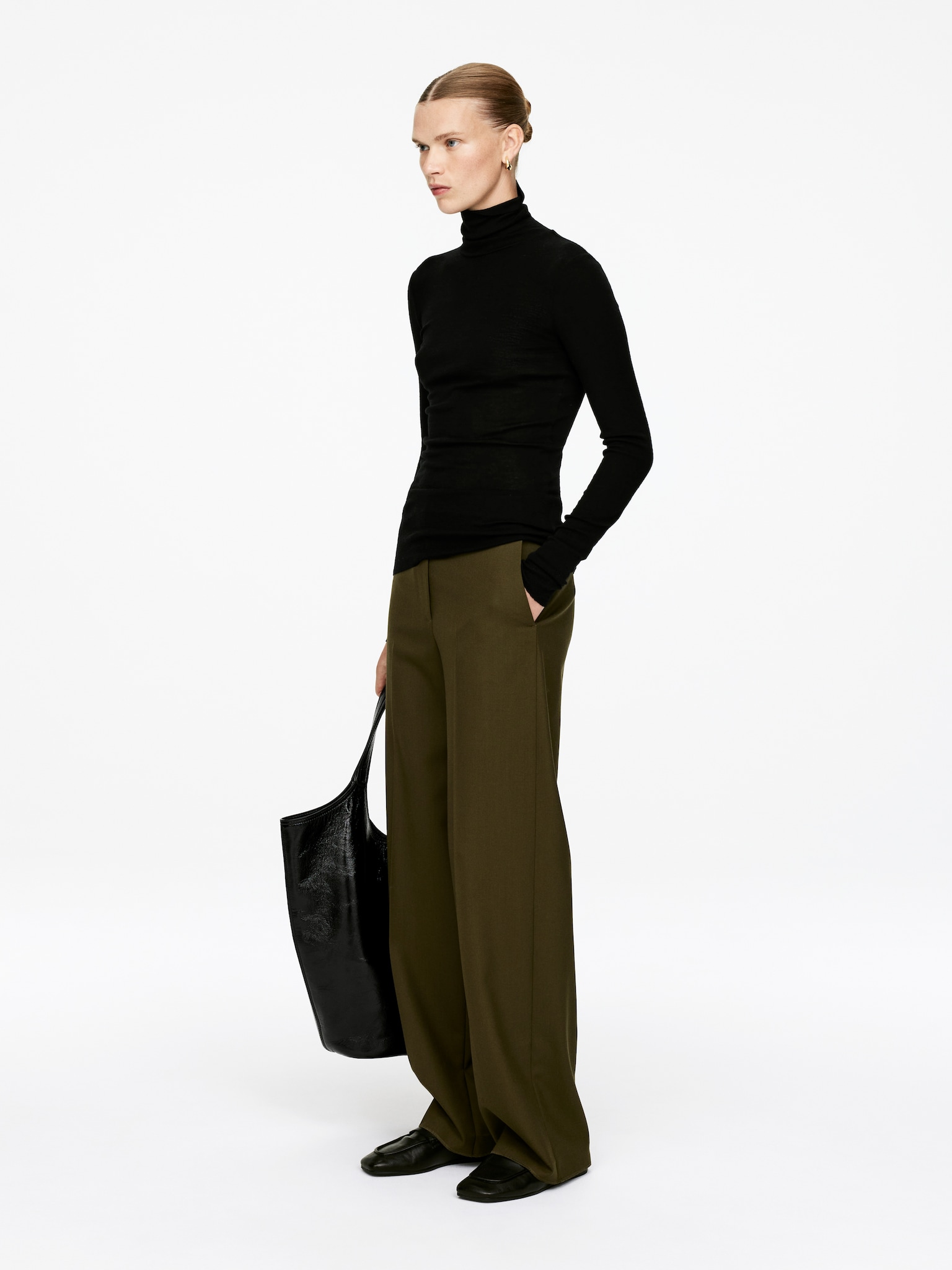 Roll-Neck Wool Top - Black/Dark Blue - 7