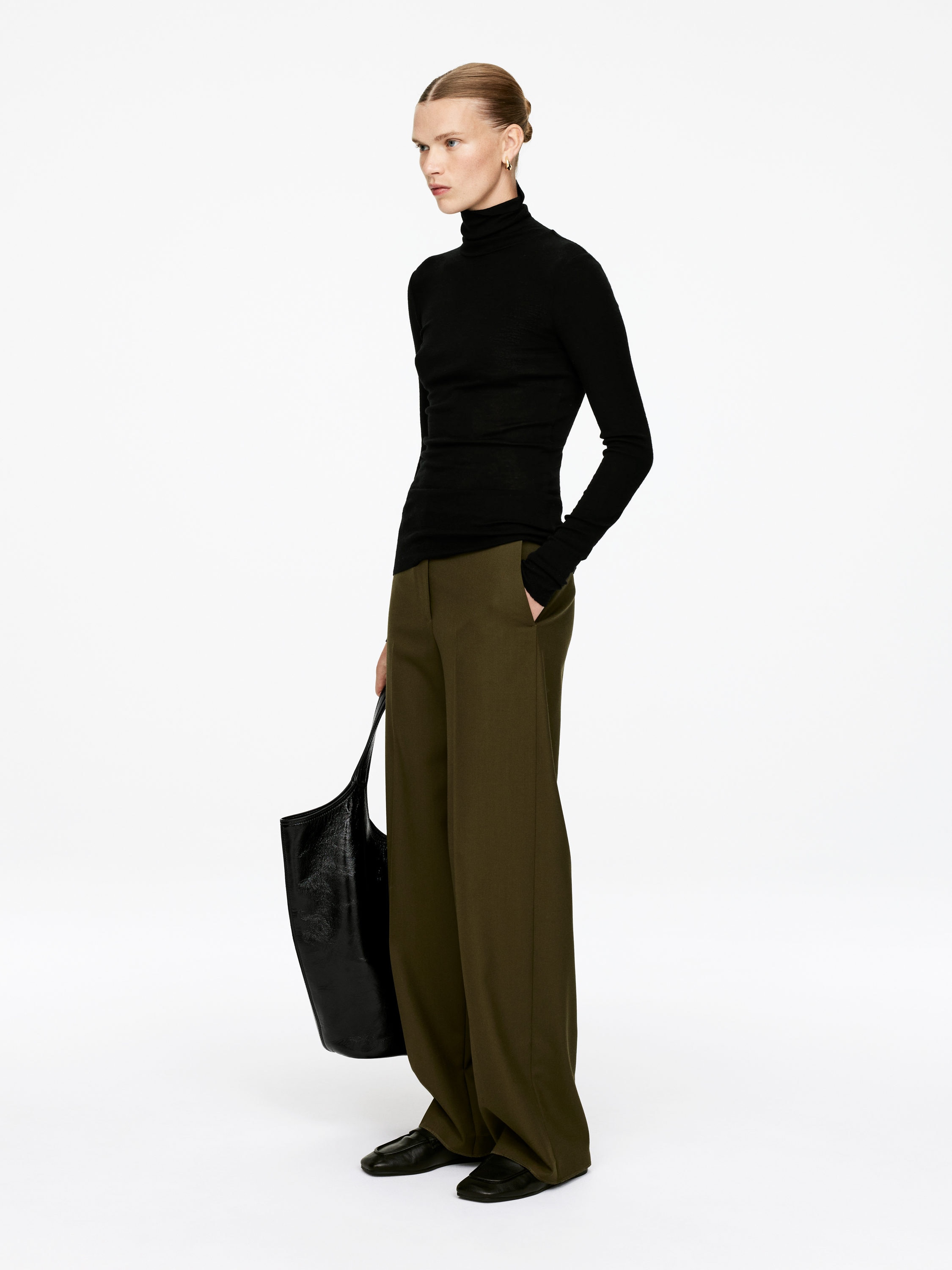 Roll-Neck Wool Top - Black - Slim fit - Women - StillMedia/Lookbook - 13