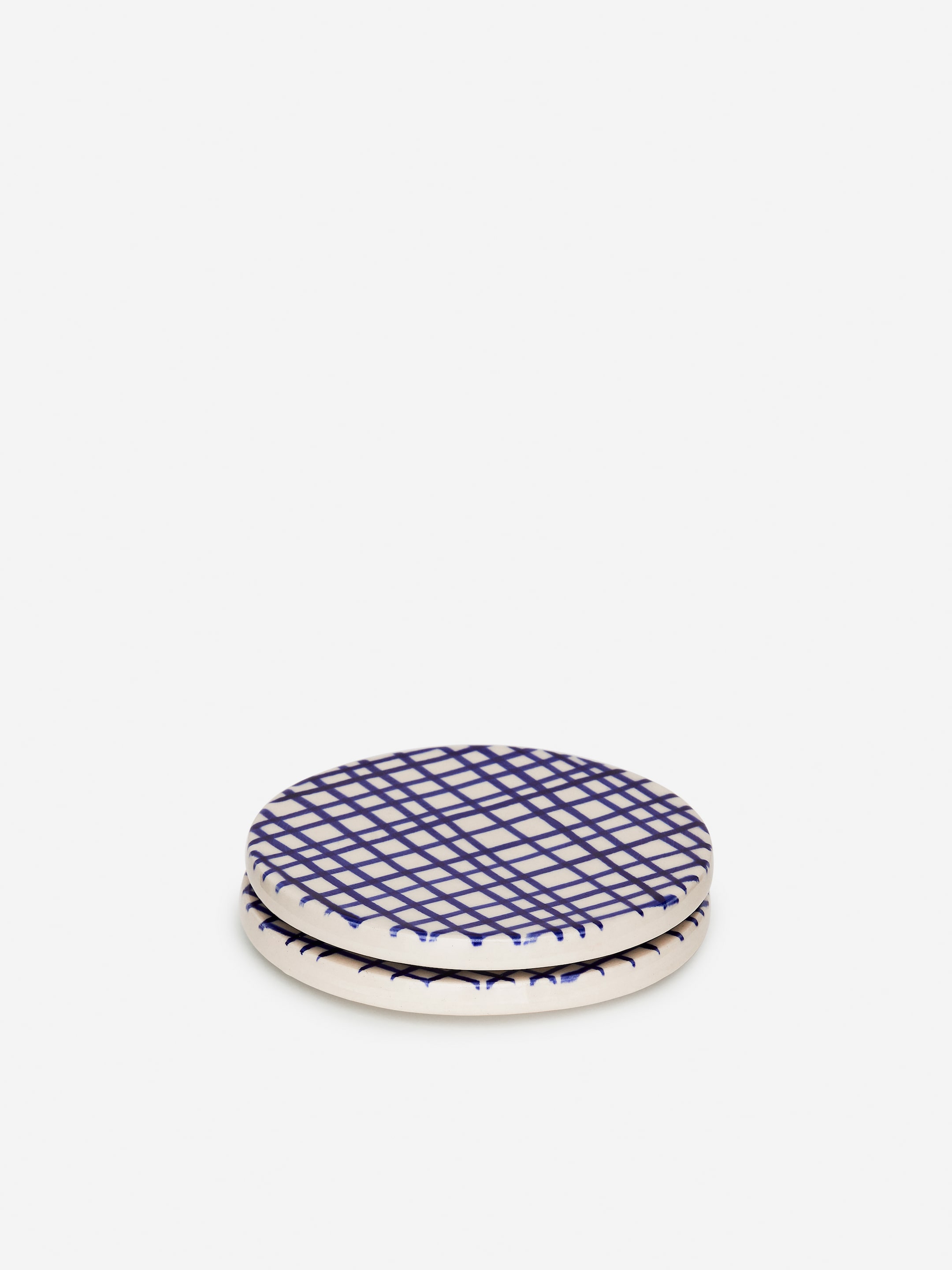 Größeres Bild anzeigen: Untersetzer aus Steingut, 2er-Set - Cremeweiß/Karos in Blau - Home All | H&M AT 1