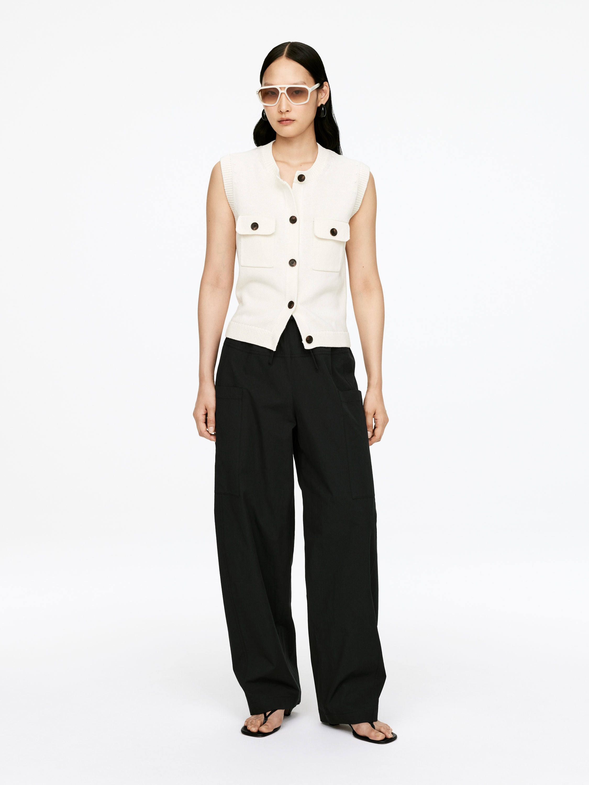 Barrel-Leg Trousers - Black - Oversized - Women - StillMedia/Lookbook - 6