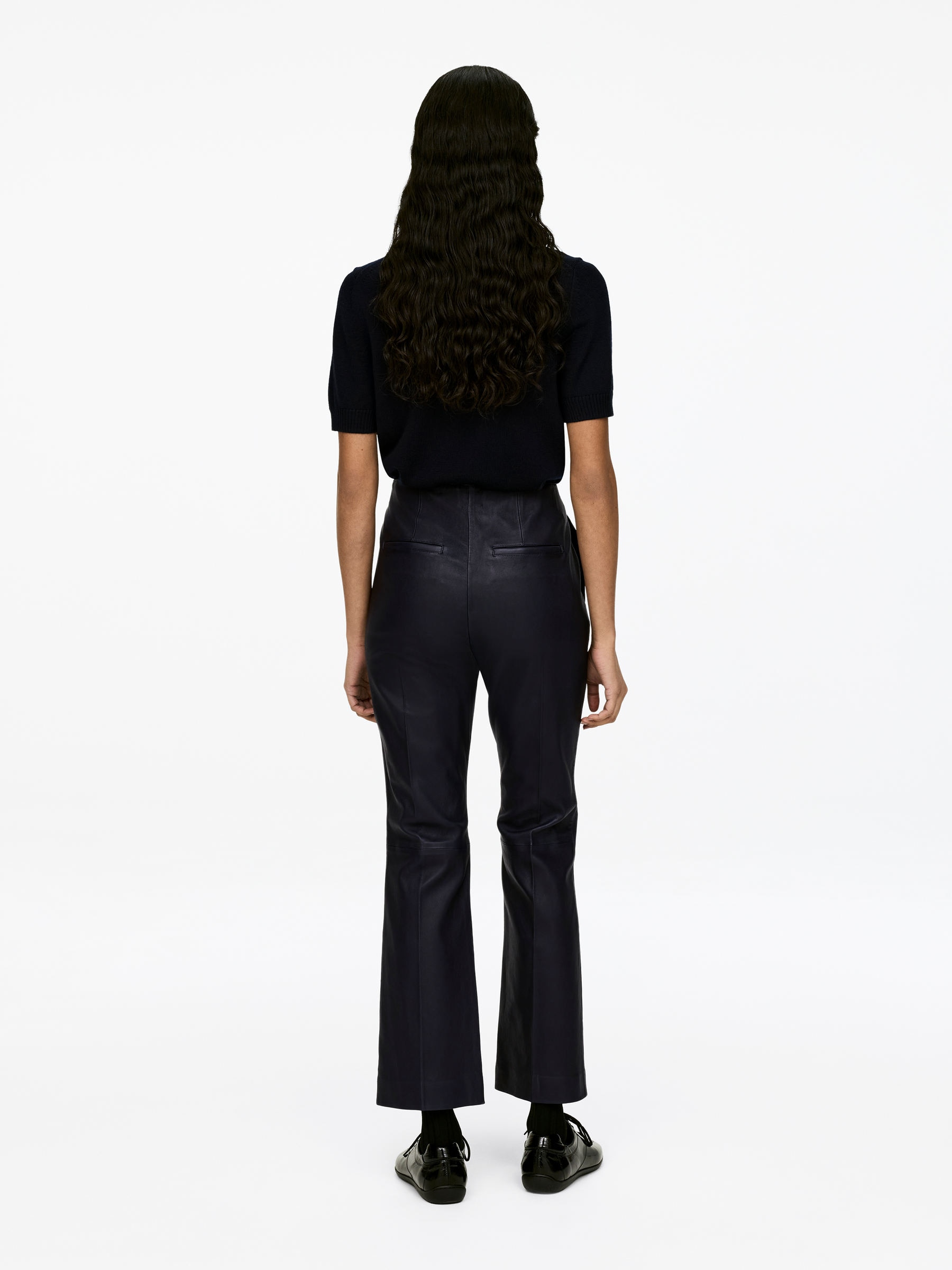 Pantalones de piel con acampanado tobillero - Azul oscuro - Corte ajustado - Women - StillMedia/Lookbook - 10