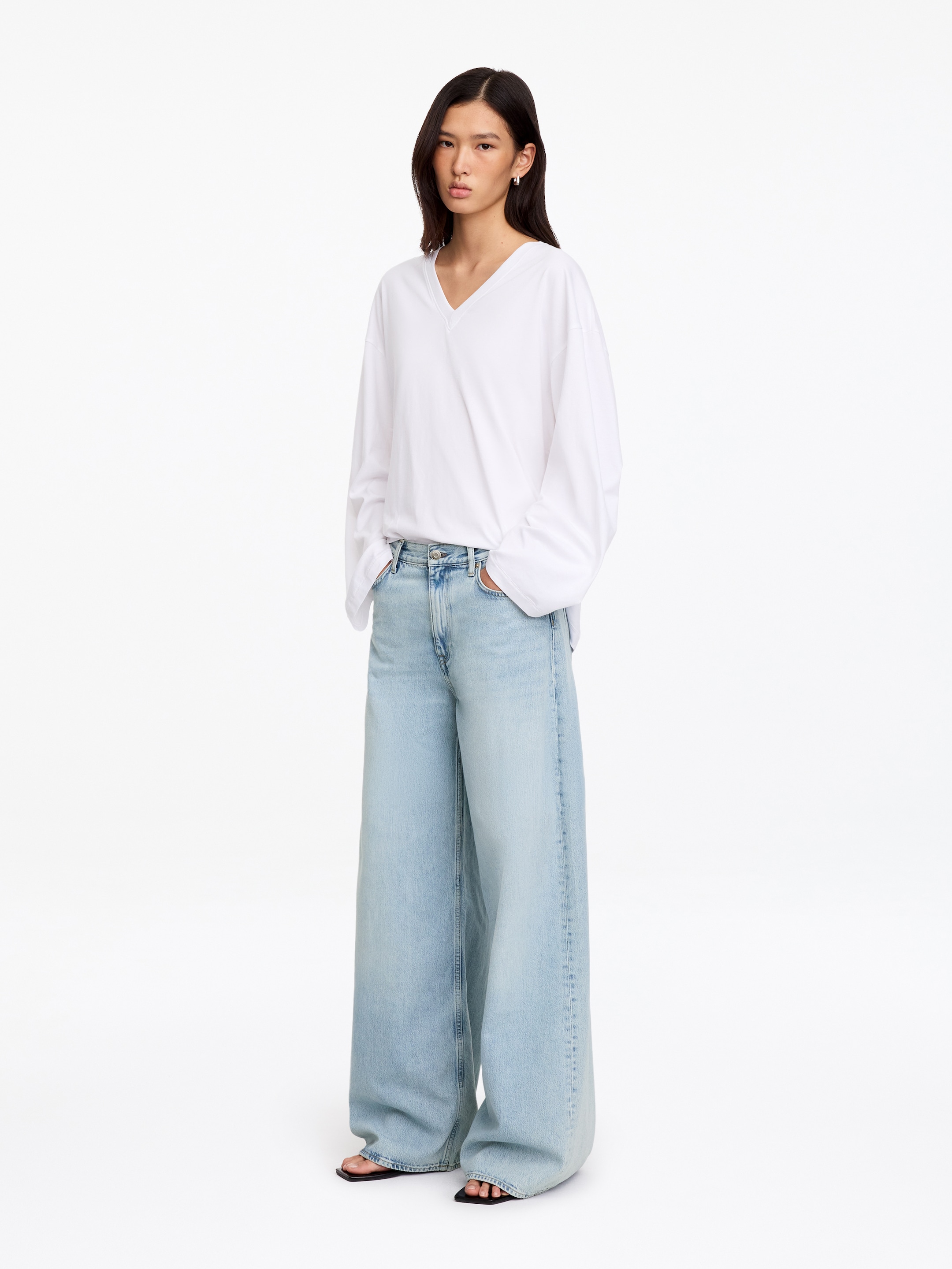 CEDAR Oversized Wide Jeans - Hellblau - Oversize - women - StillMedia/Lookbook - 10