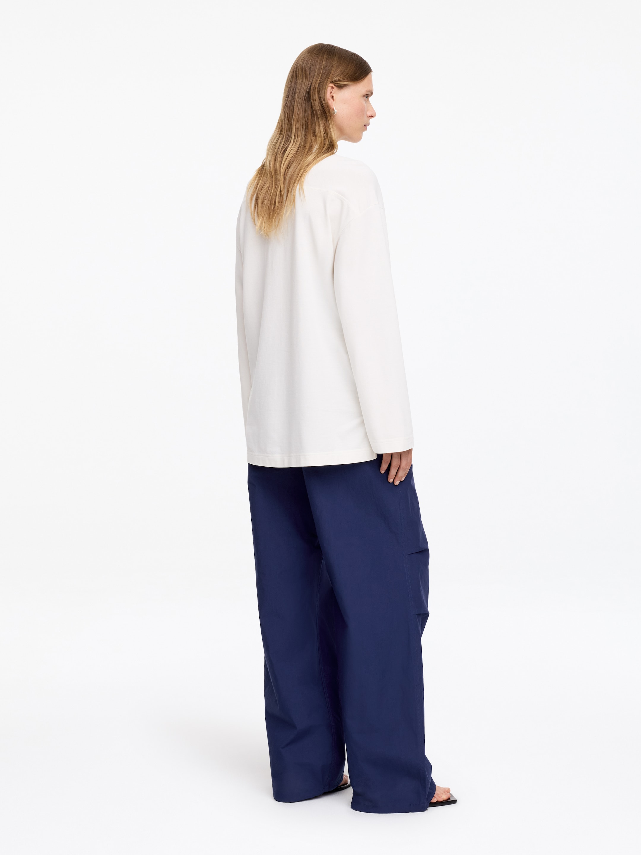 Cotton Pleat-Knee Trousers - Dark Blue - Relaxed fit - Women - StillMedia/Lookbook - 5