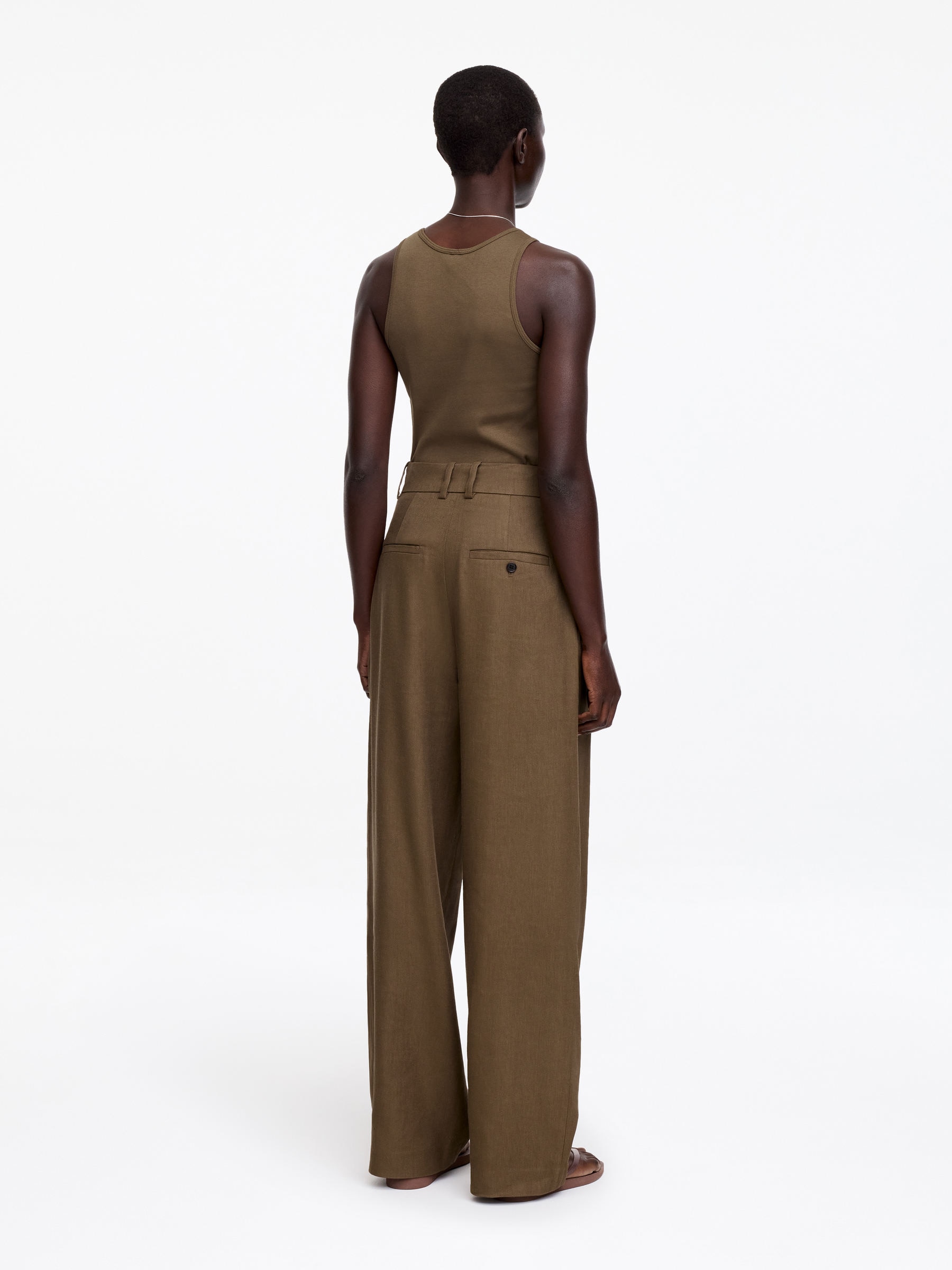 Top de tirantes de tipo deportivo de canalé - Marrón - Corte ajustado - Women - StillMedia/Lookbook - 2