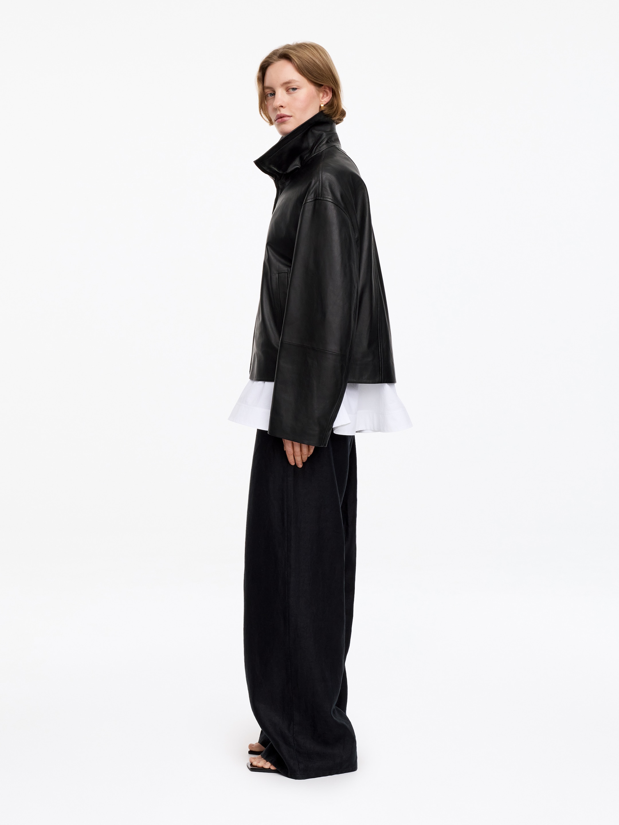 Short Leather Jacket - Black - Regular fit - Women - StillMedia/Lookbook - 6