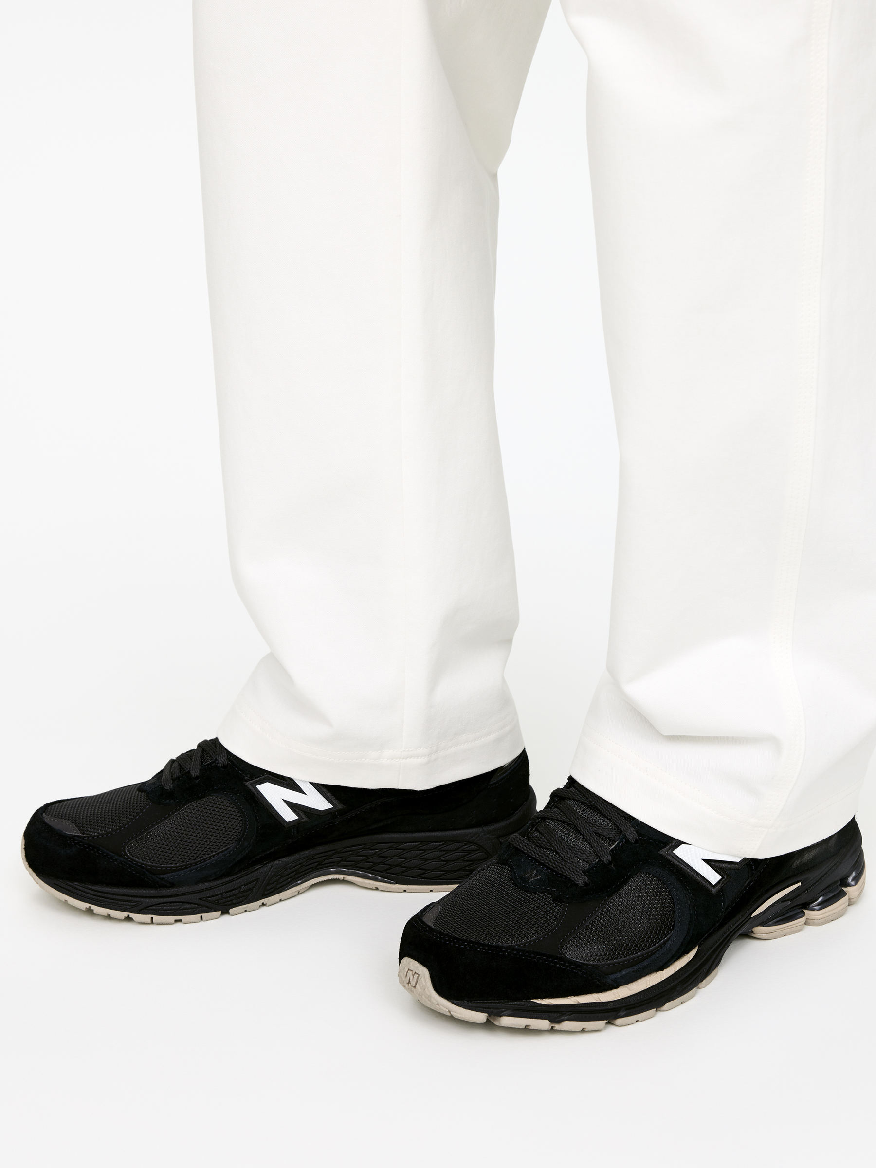 New Balance 2002R Trainers - Black - Men - StillMedia/Lookbook - 8