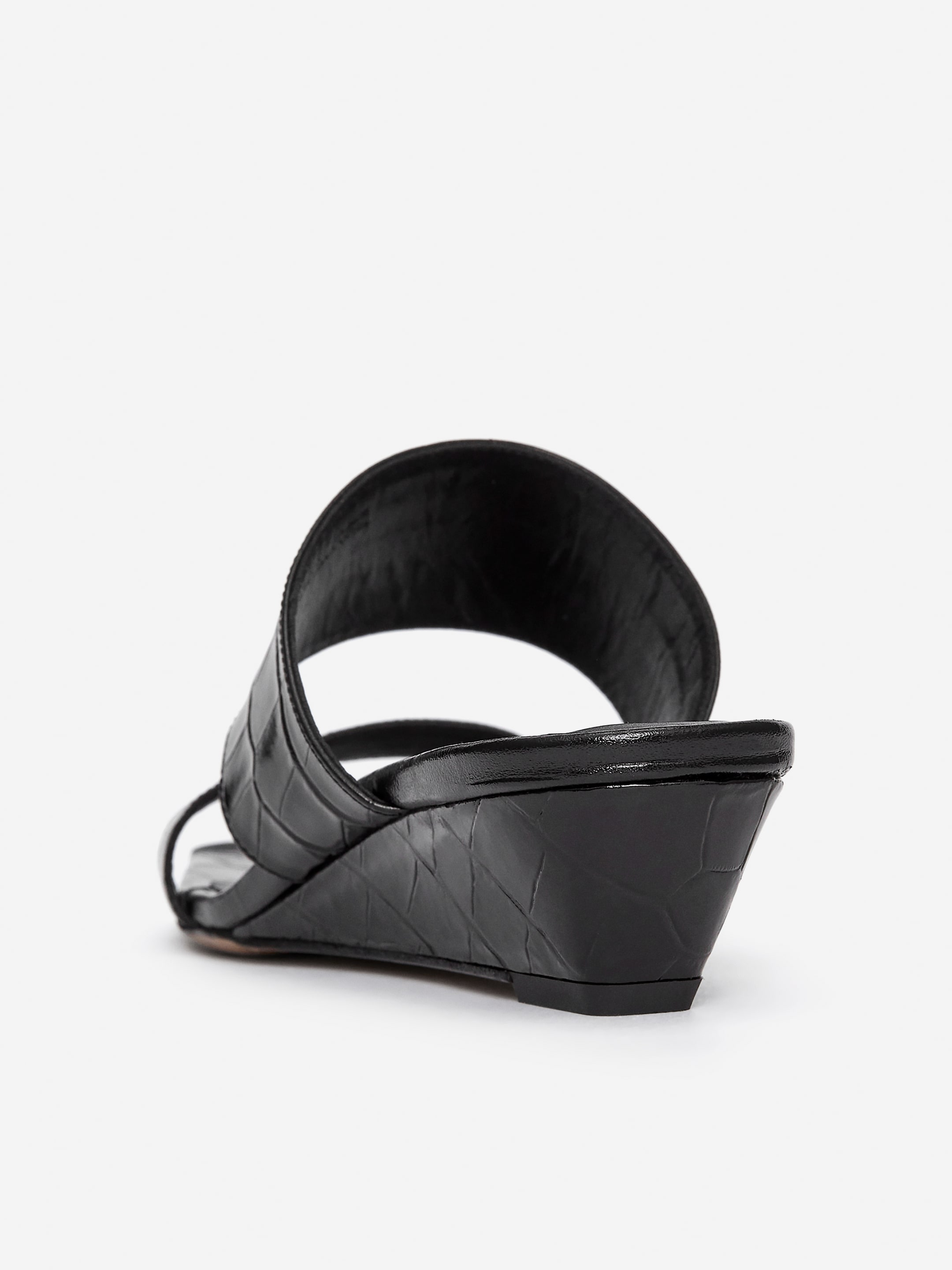 Leather Strap Sandals - Black/Faux Crocodile - Women - StillMedia/DescriptiveStillLife - 5