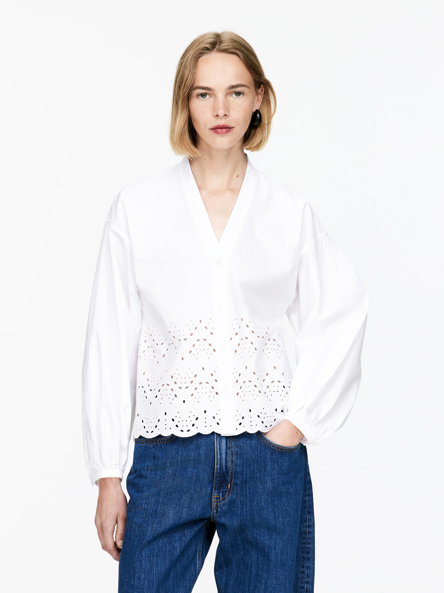 Broderie Anglaise Blouse - White/Dark Blue