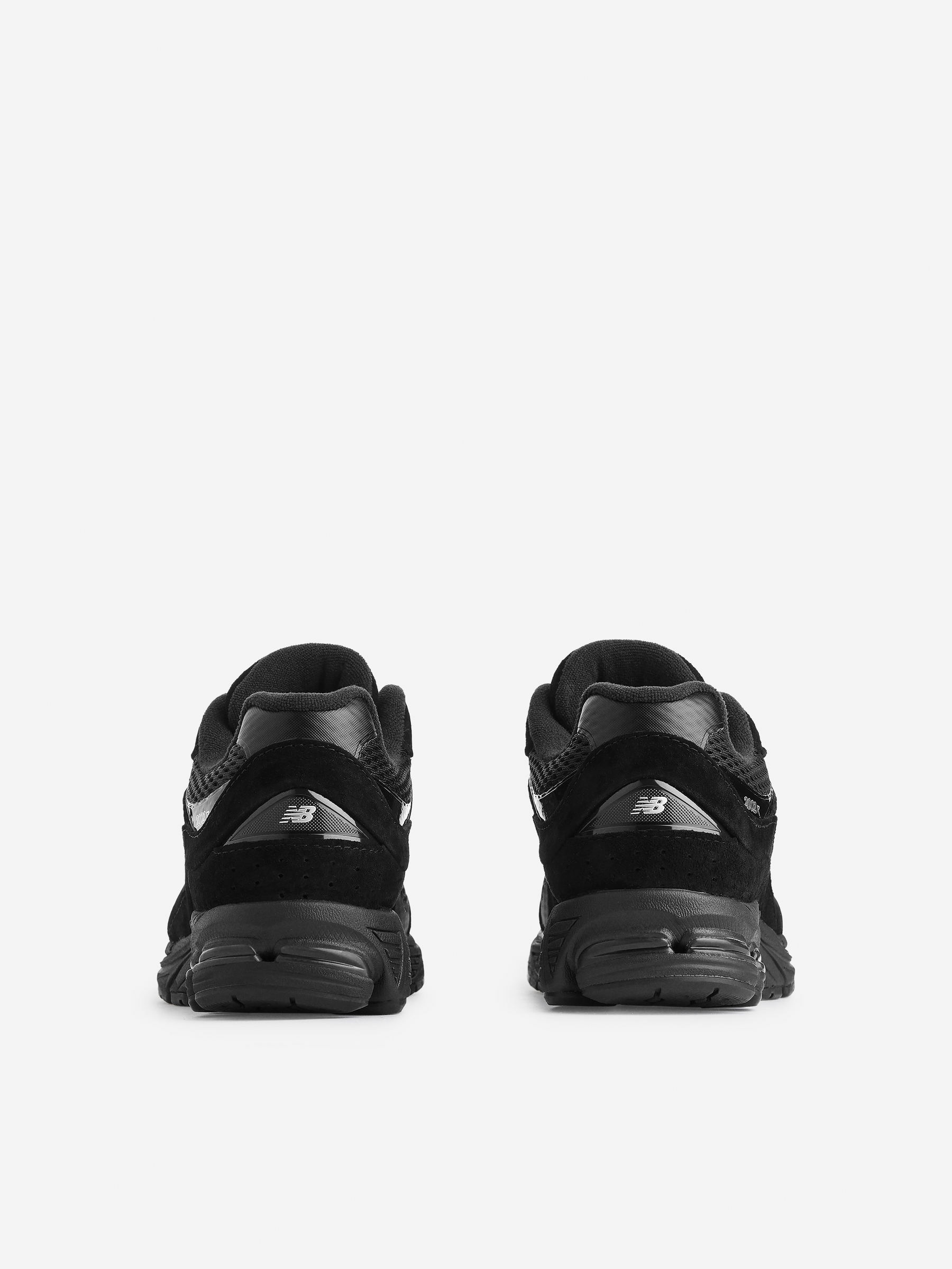 New Balance 2002R Trainers - Black - Women - StillMedia/DescriptiveStillLife - 2
