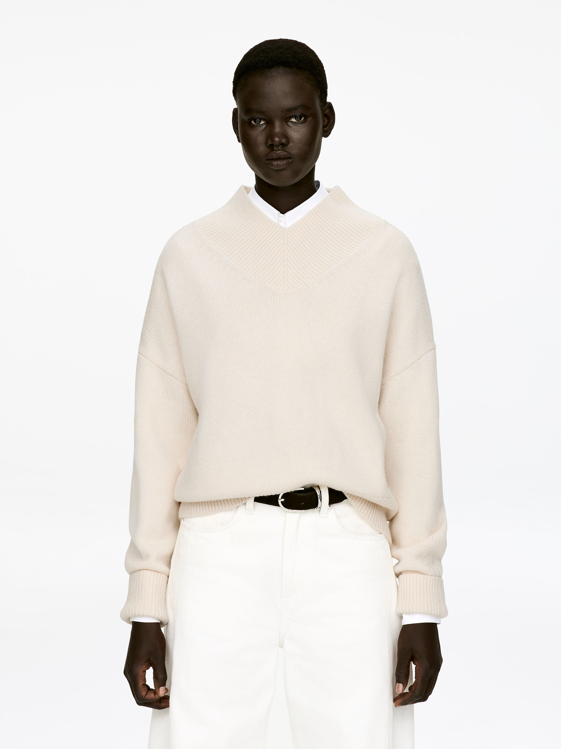 Pull en laine à col V - Blanc - Relaxed fit - Femme - StillMedia/Lookbook - 6