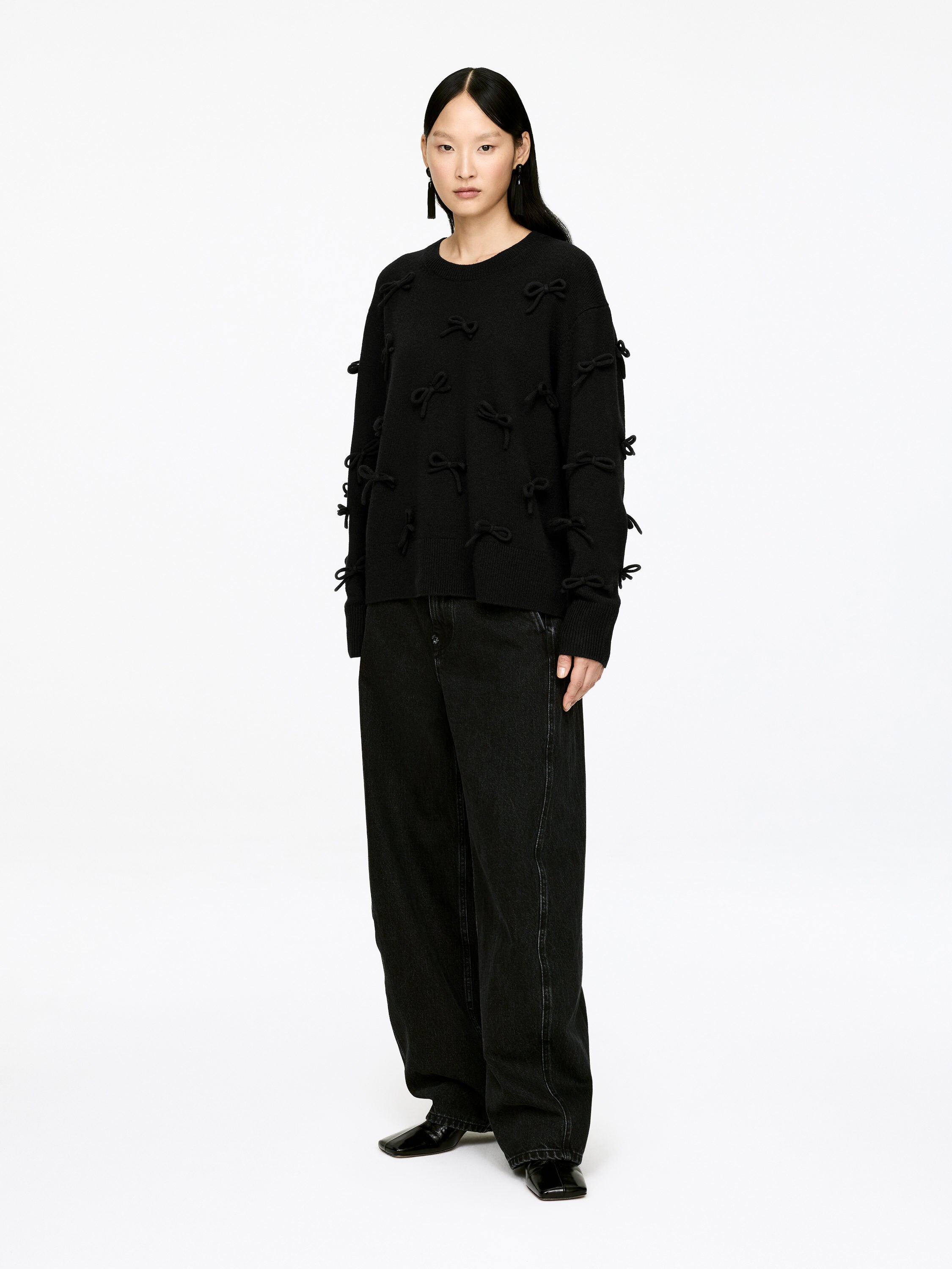 Wool Bow Jumper - Black - Loose fit - Women - StillMedia/Lookbook - 6
