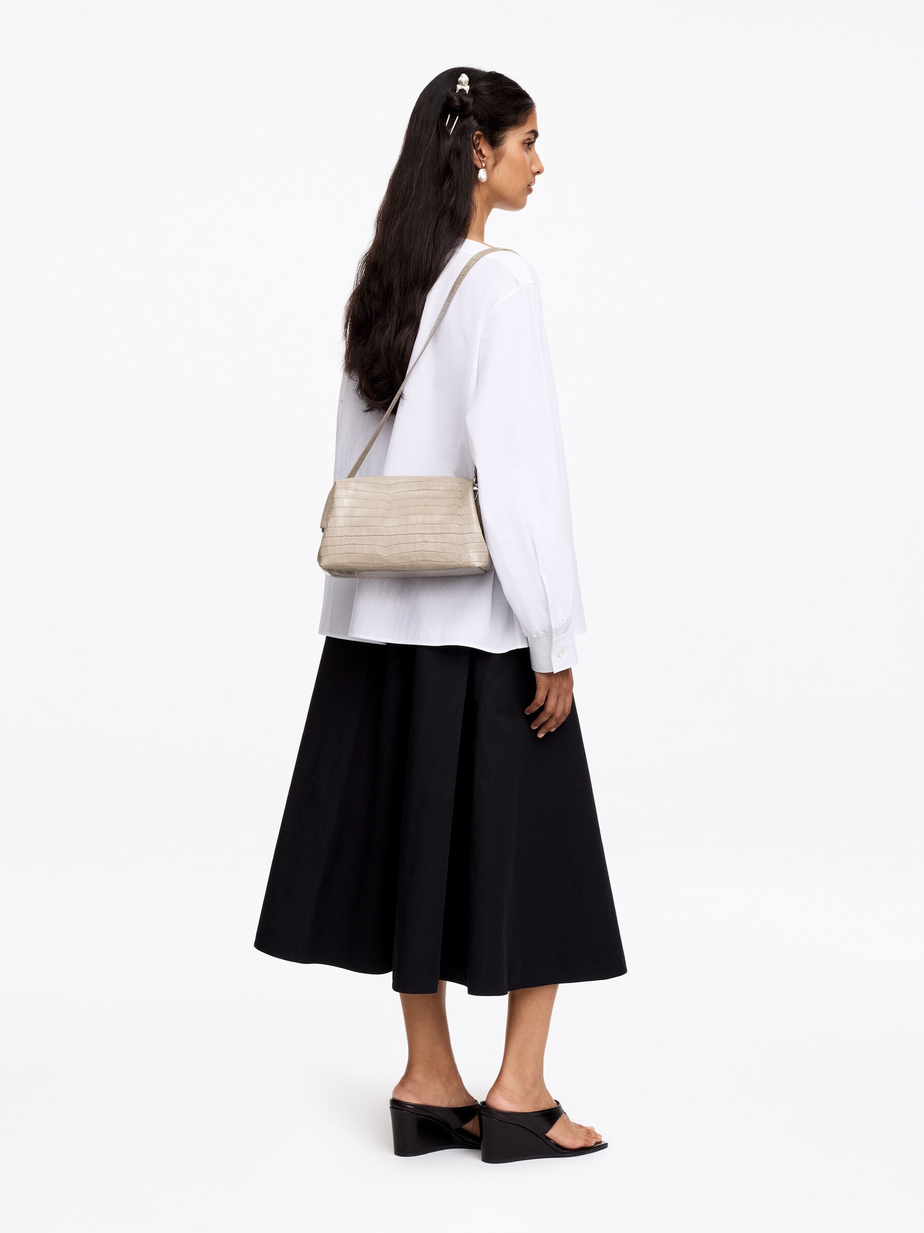 Croco-Embossed Leather Clutch - Mole - Women - StillMedia/Lookbook - 5