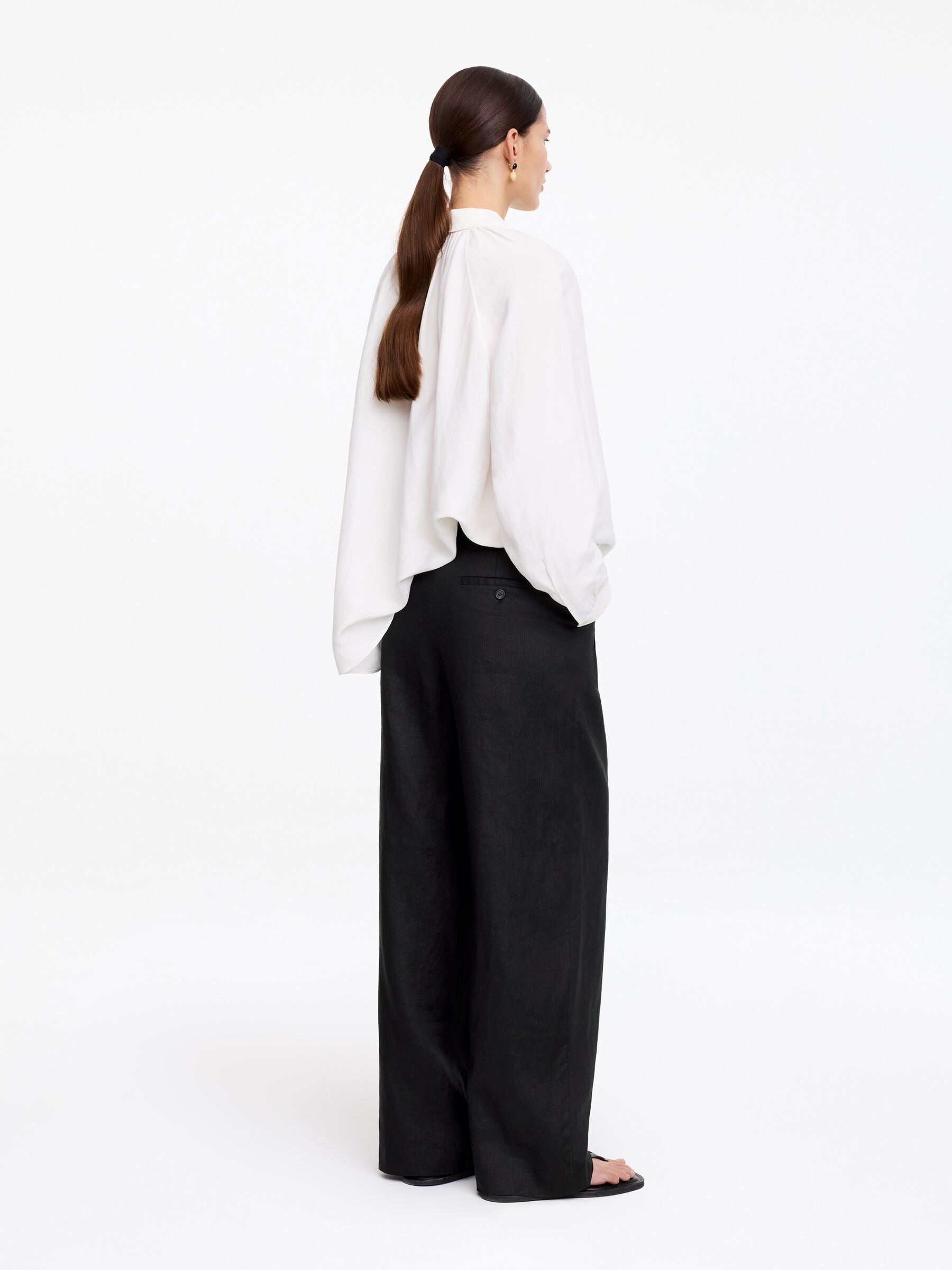Tailored Linen Trousers - Black - Regular fit - Women - StillMedia/Lookbook - 4