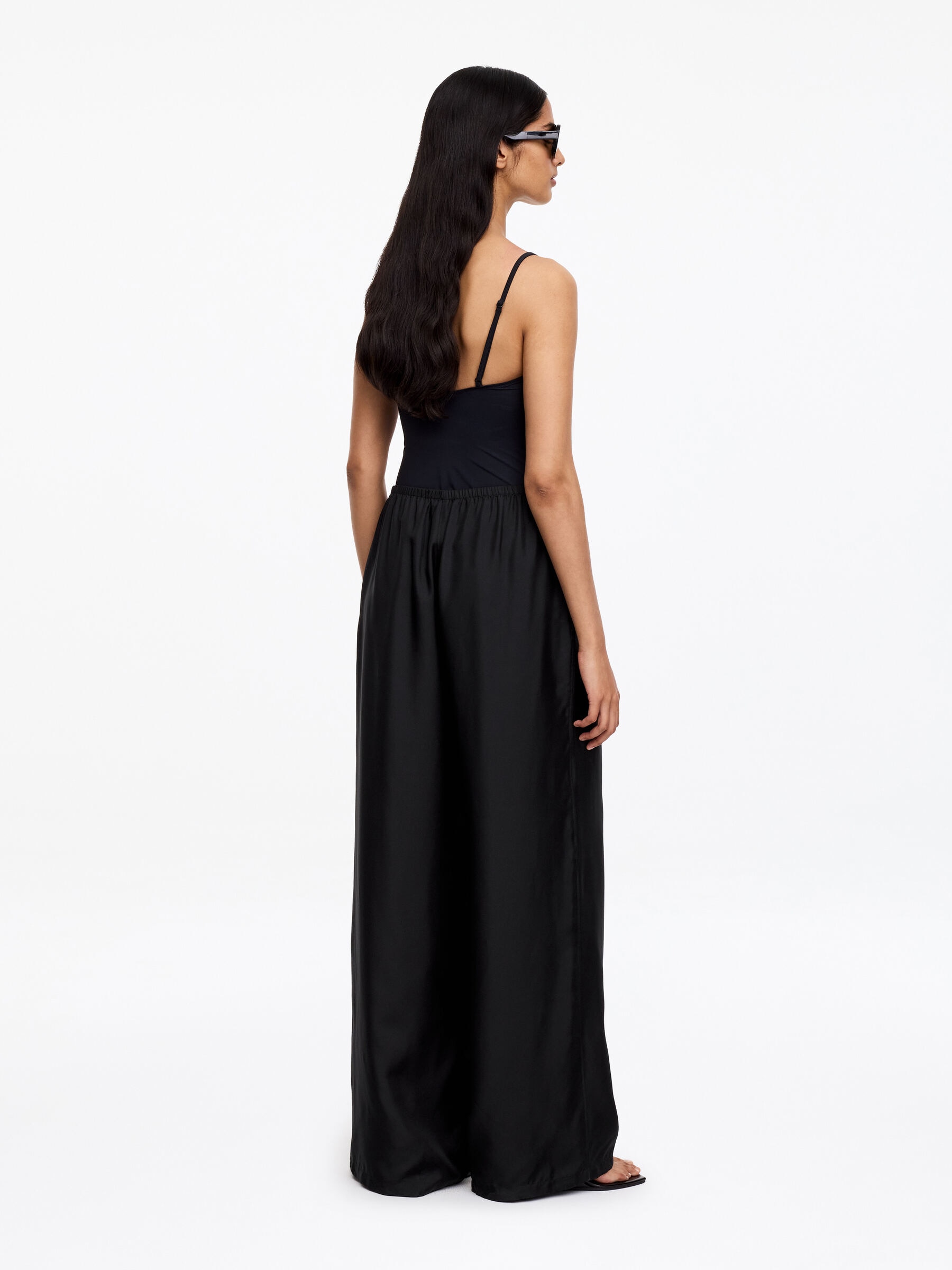 Hose aus Seidentwill - Schwarz - Loose Fit - Women - StillMedia/Lookbook - 4