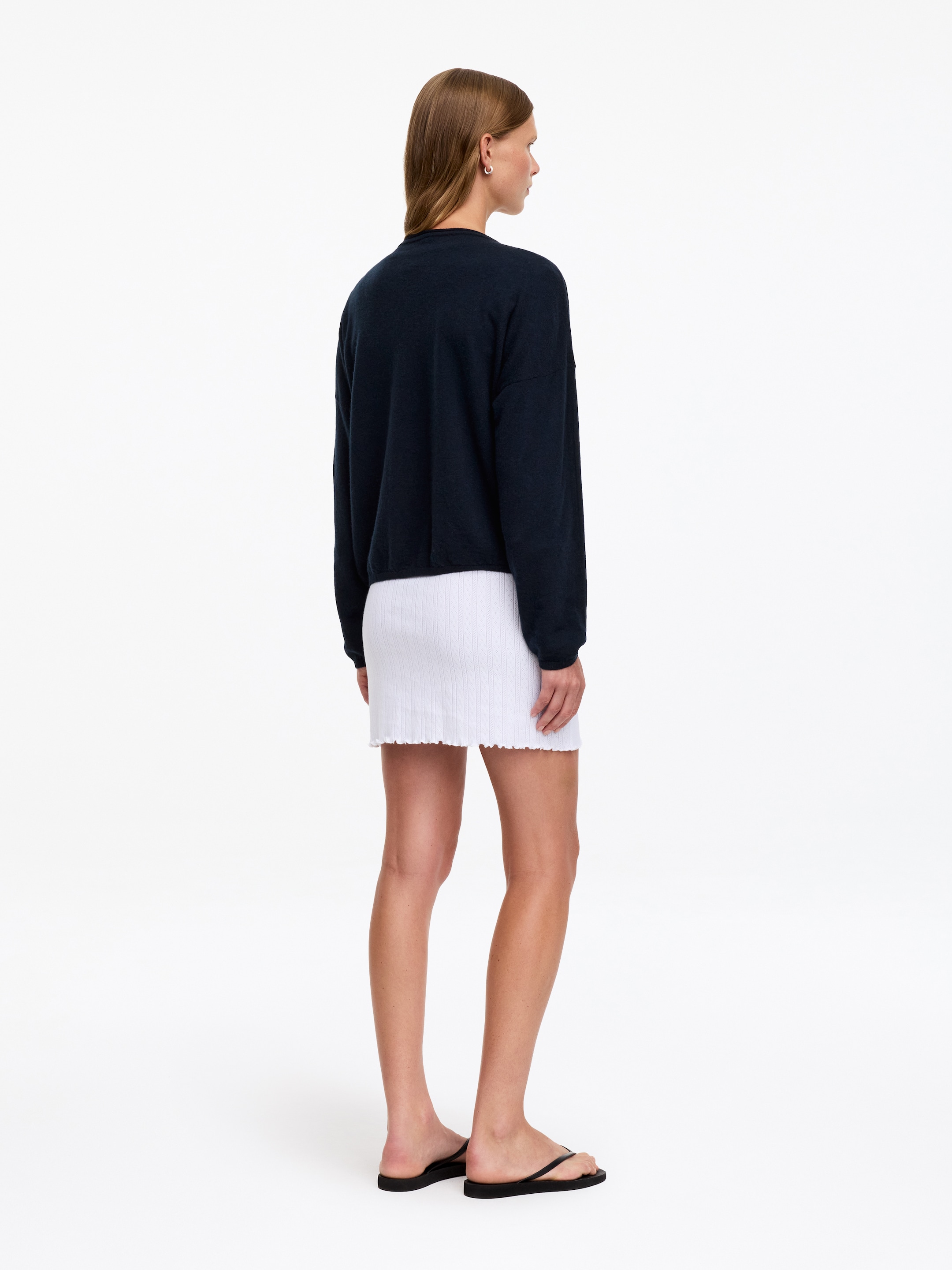 Pure Cashmere Boat-Neck Jumper - Dark Blue - Loose fit - women - StillMedia/Lookbook - 8