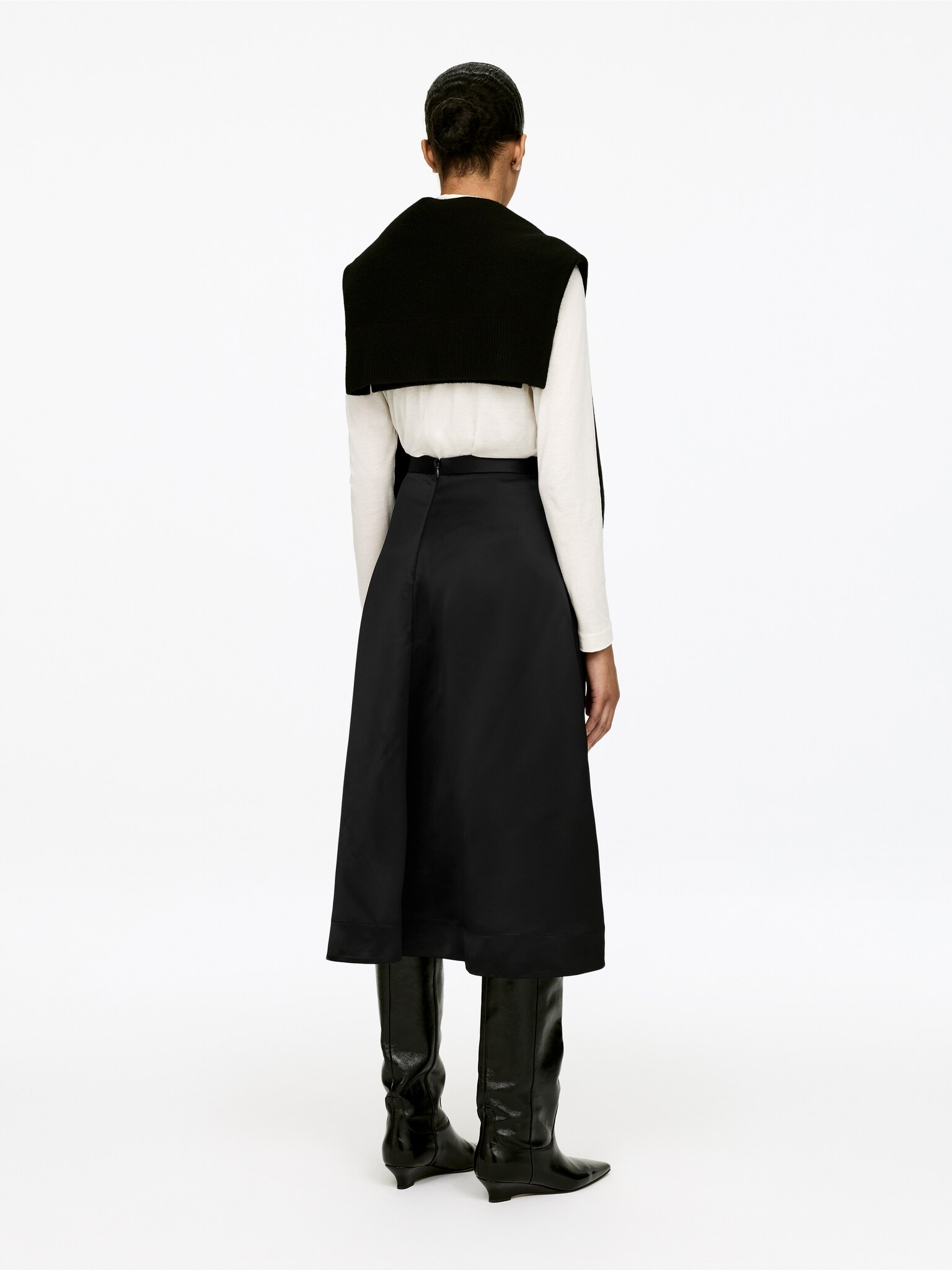 Rundskåret satin-nederdel - Sort - 5