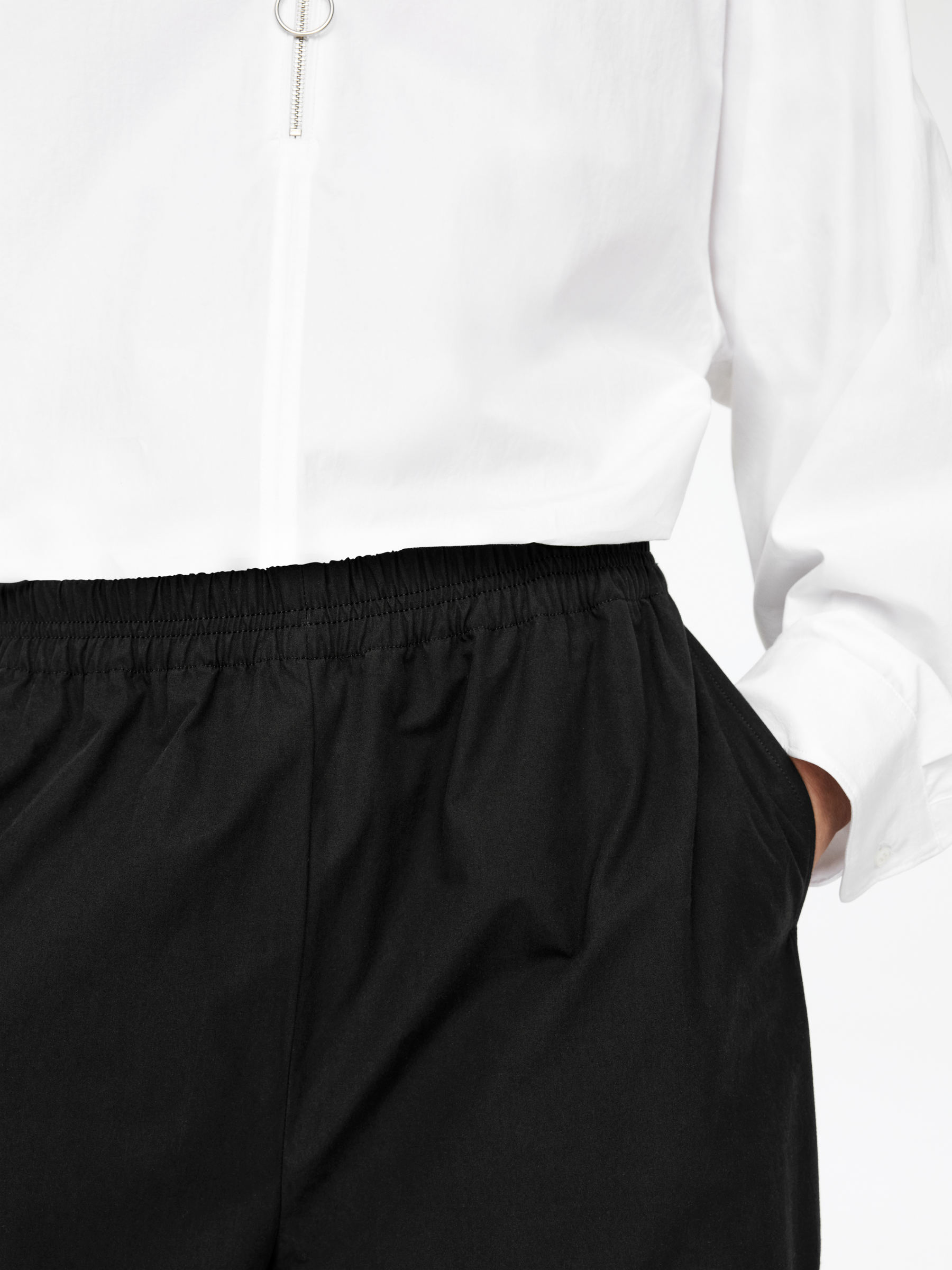 Barrel-Leg Trousers - Black - Relaxed fit - Women - StillMedia/Lookbook - 8