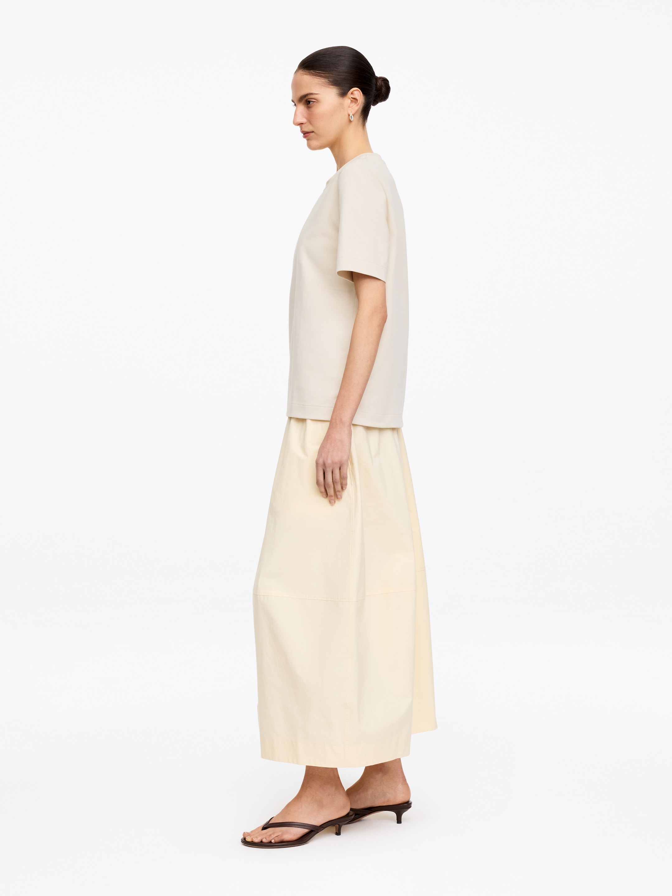 Signature Constructed T-Shirt - Light Beige - Regular fit - Women - StillMedia/Lookbook - 8