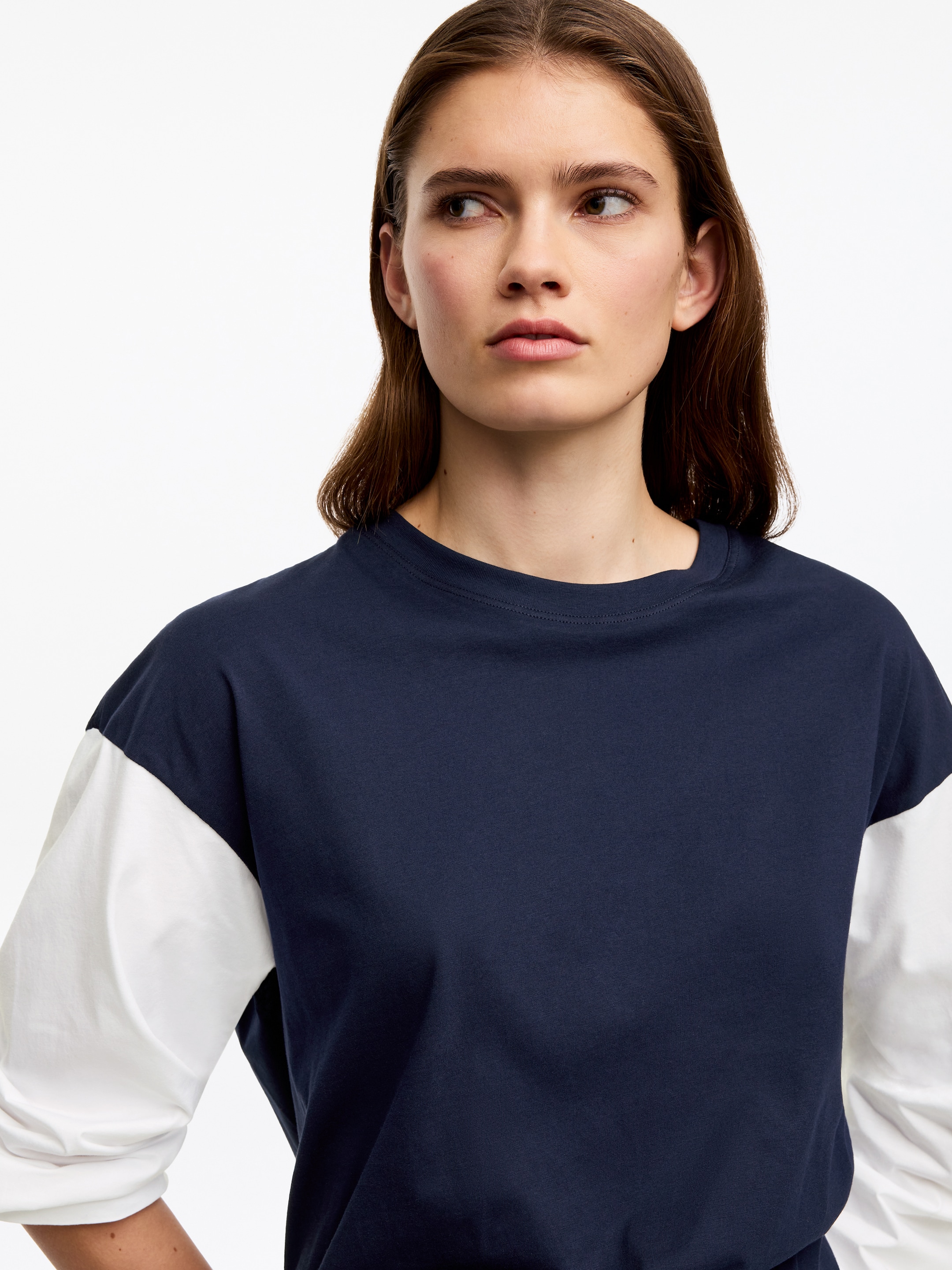 T-shirt a maniche lunghe con taglio rilassato - Blu scuro - Oversize - Women - StillMedia/Lookbook - 6