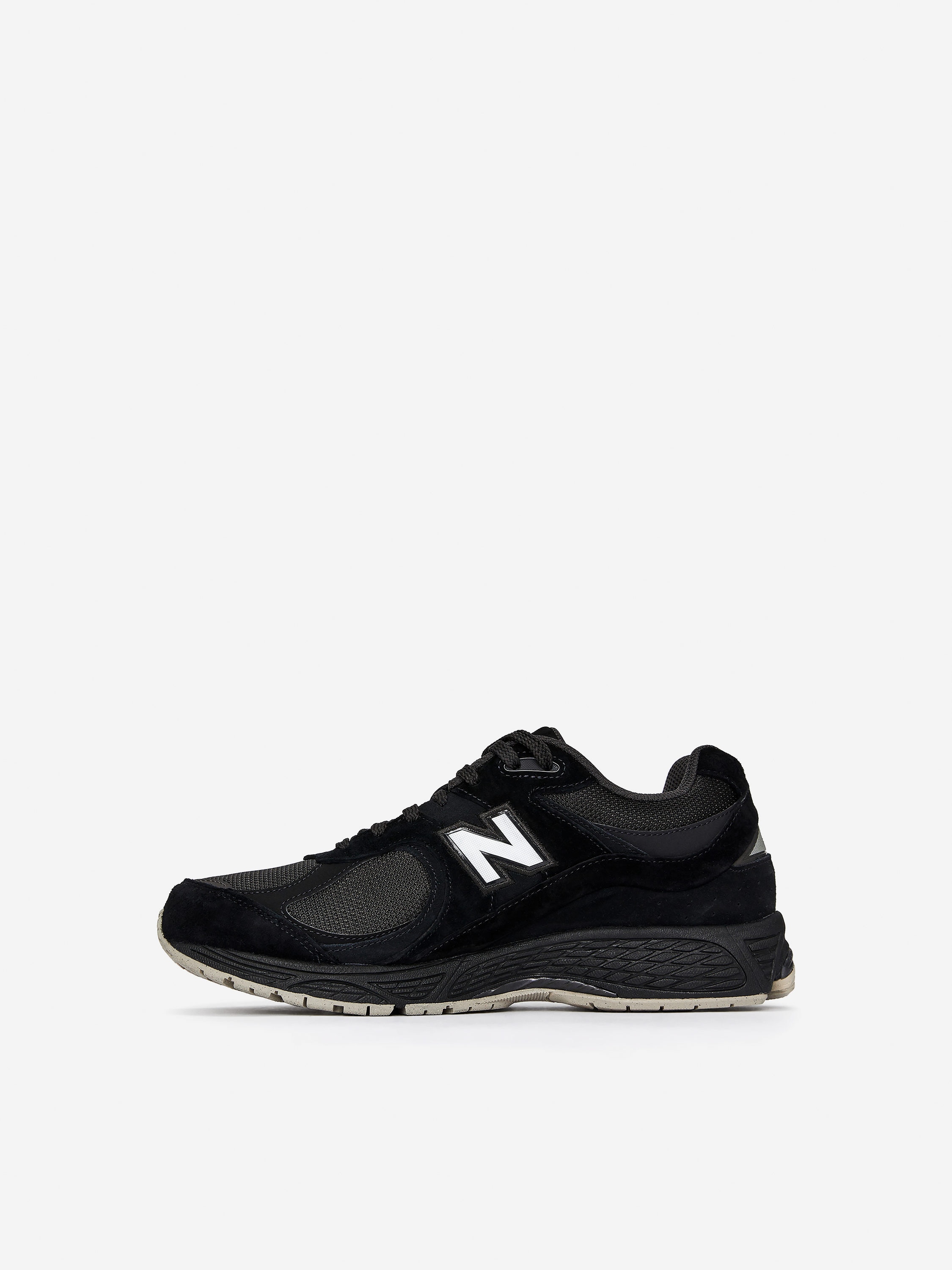 New Balance 2002R Trainers - Black - Men - StillMedia/DescriptiveStillLife - 2