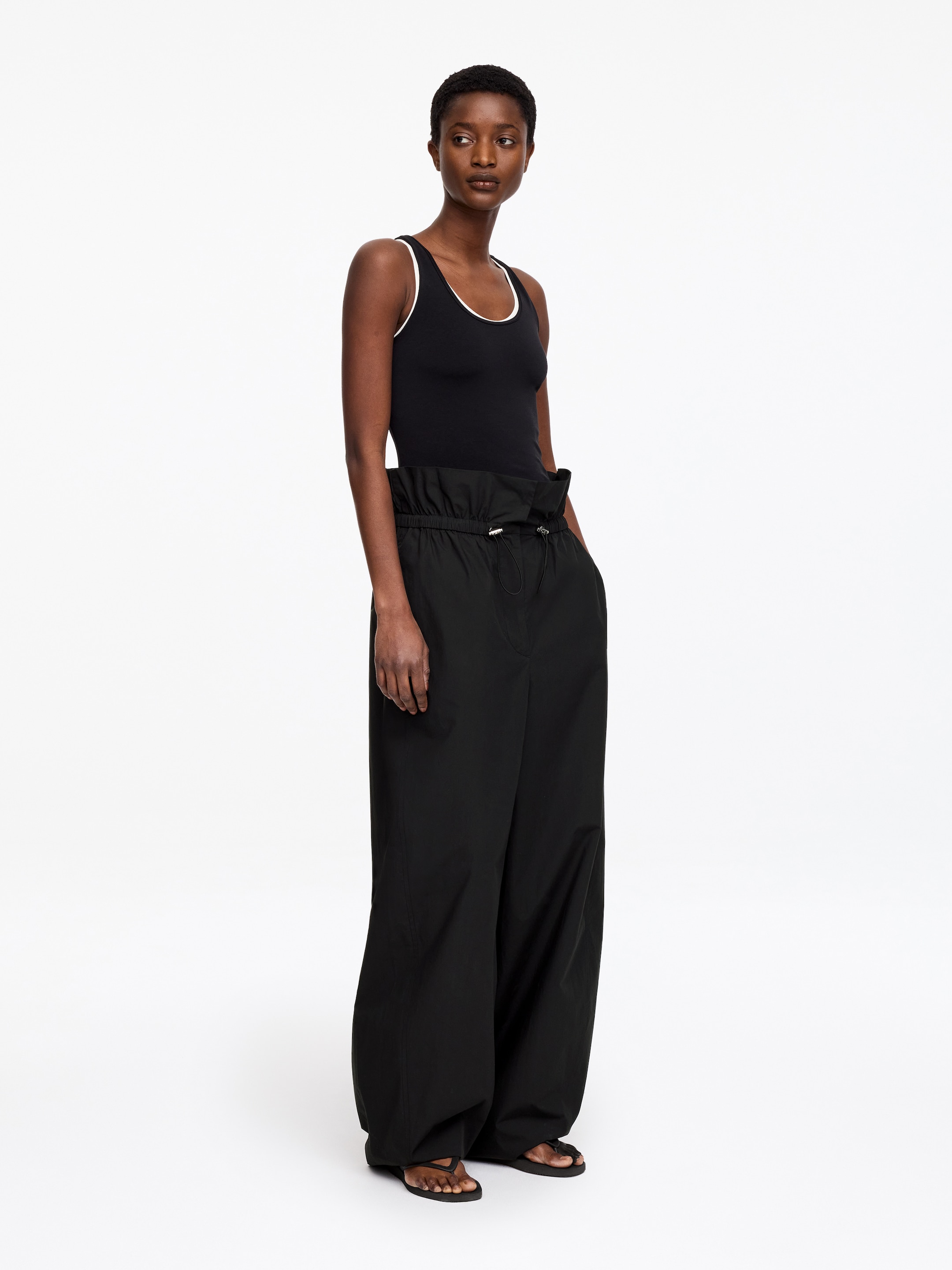 Pantaloni con vita paperbag - Nero - Relaxed fit - Women - StillMedia/Lookbook - 4