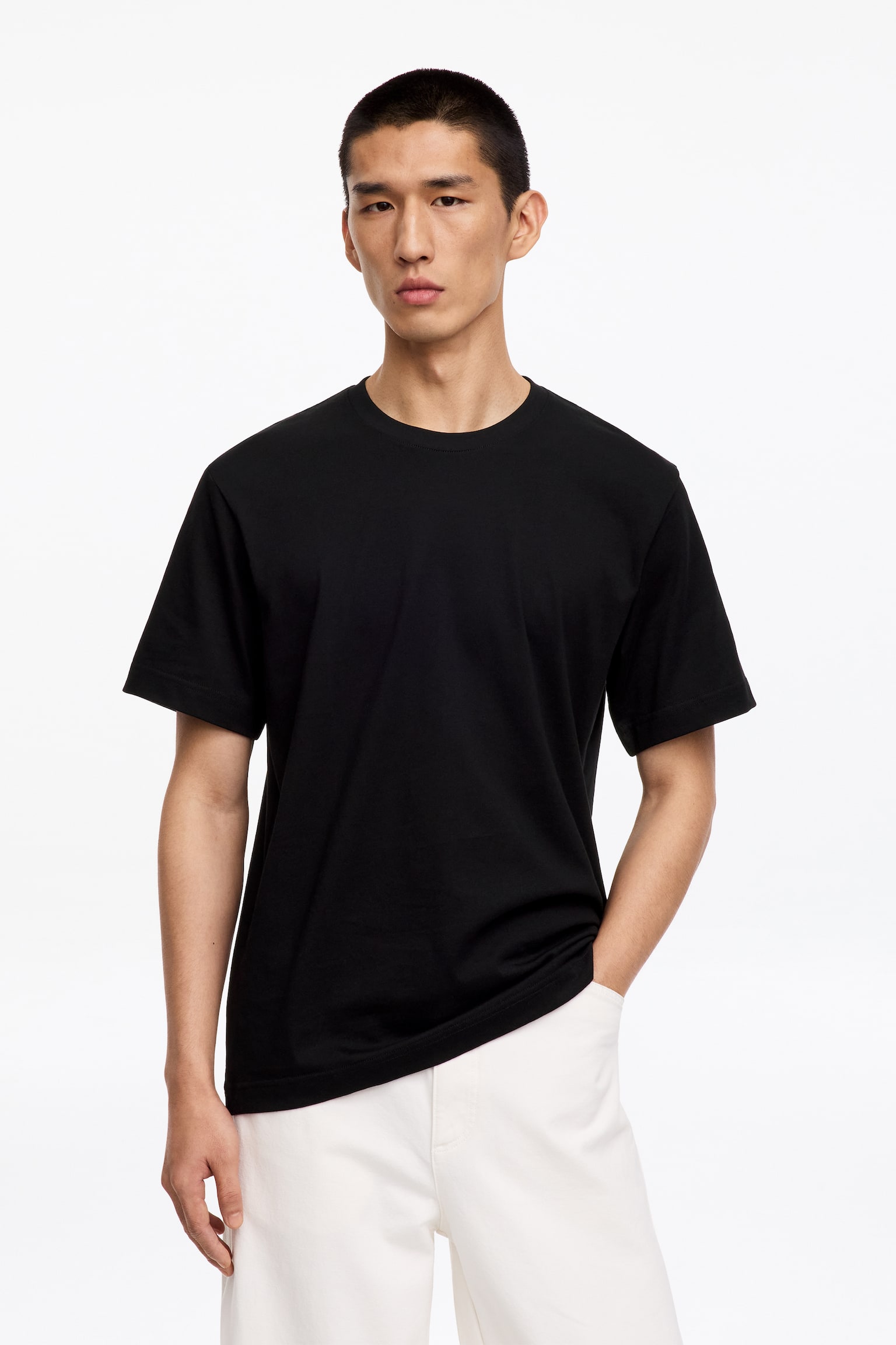 T-shirt med lös passform 220 gsm - Svart/Mullvadsgrå/Crèmevit/Vit/Mörkblå/Ljusgråmelerad/Mörkgrön/Brun/Blå/Khakigrön - 1