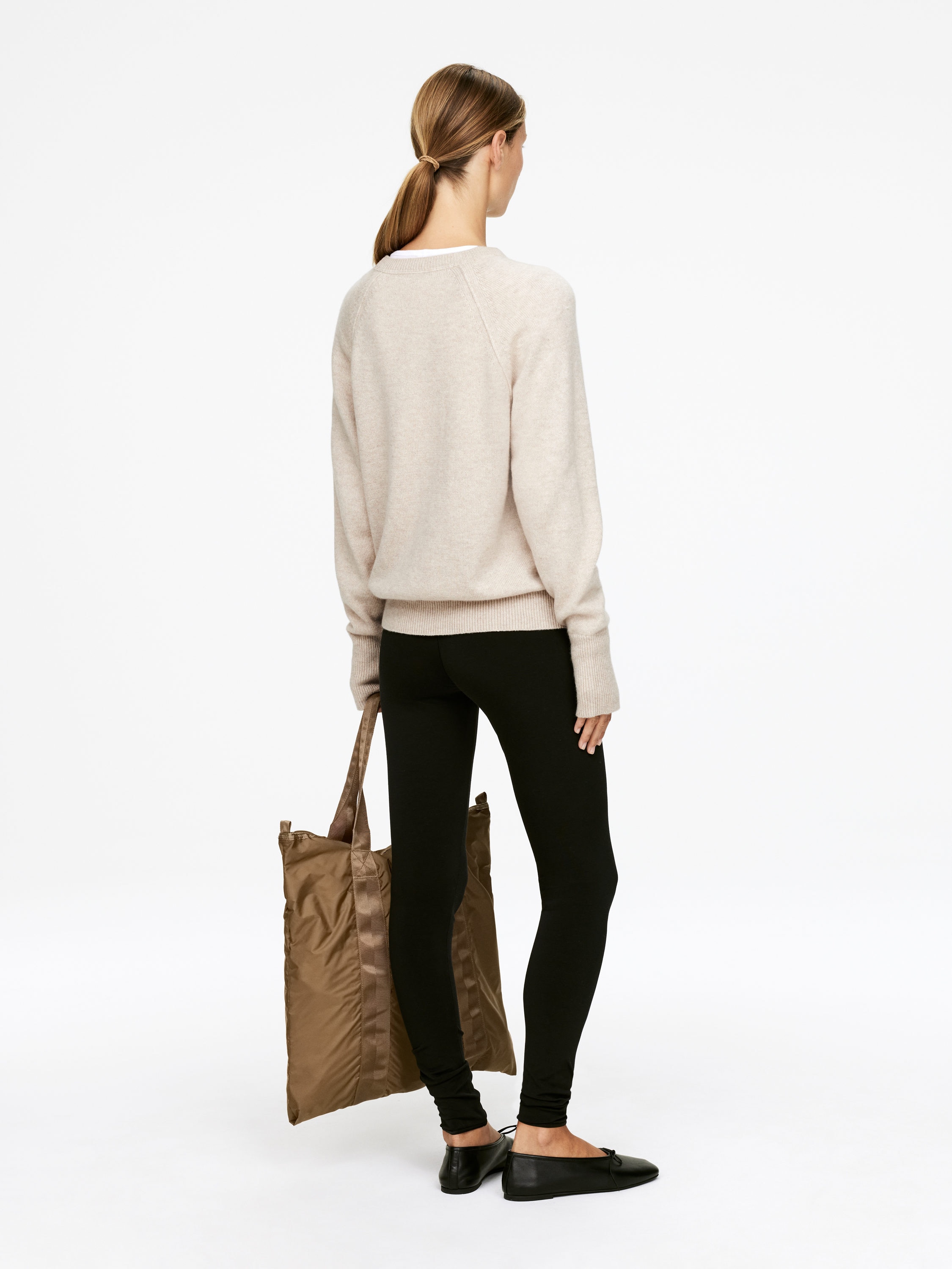 Pure Cashmere Jumper - Beige - Regular fit - Women - StillMedia/Lookbook - 6