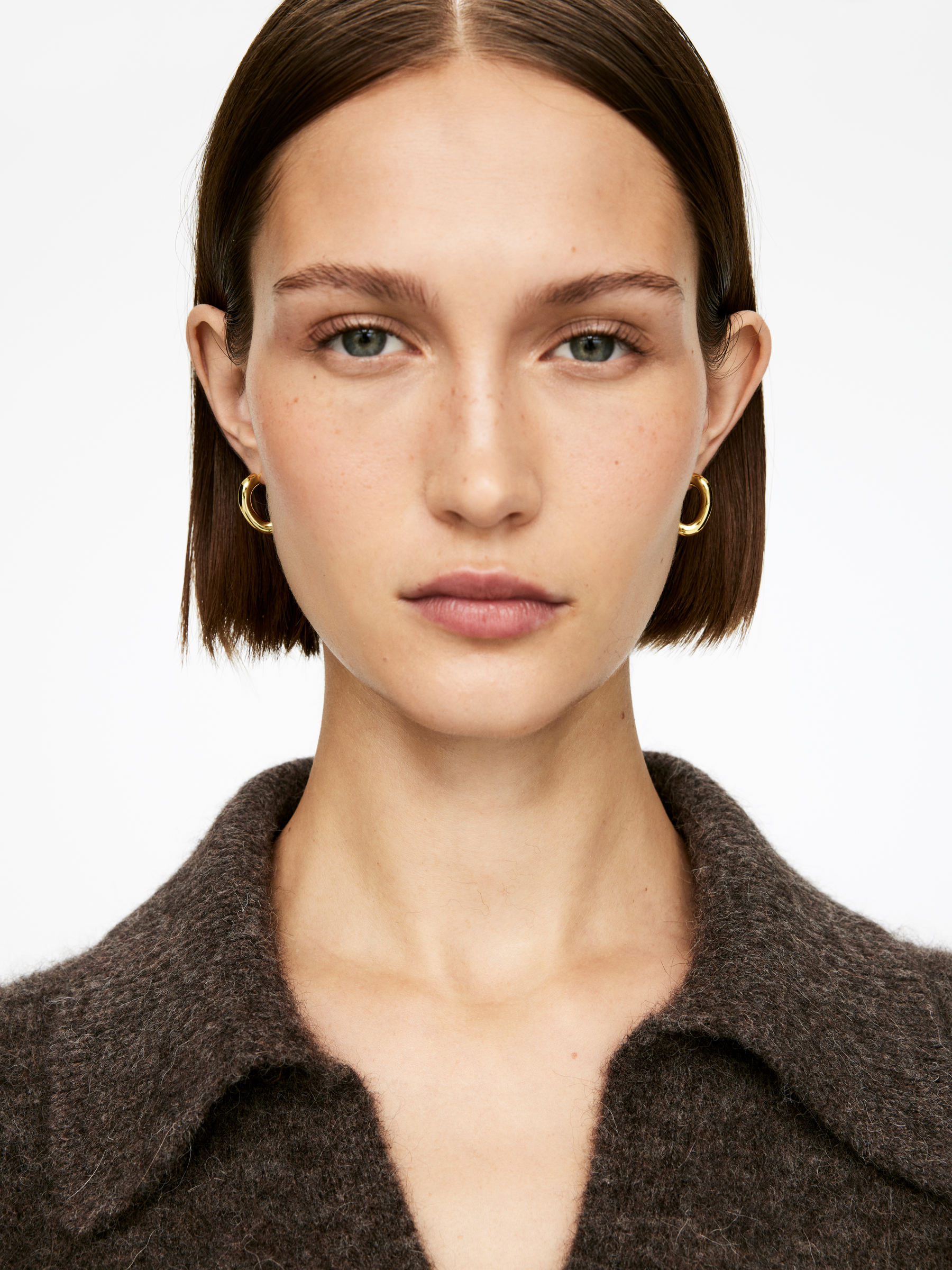 Vergoldete, verbogene Hoops - Gold - Damen - StillMedia/Lookbook - 3