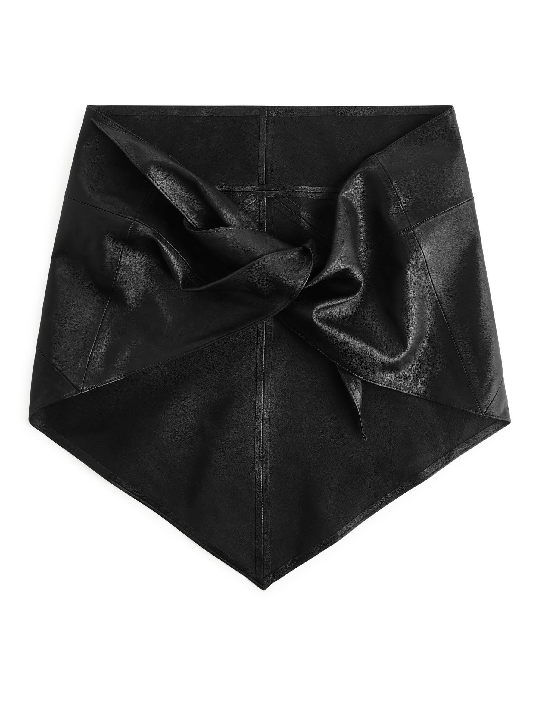 LeatherScarf - Black - Women - StillMedia/DescriptiveStillLife - 1