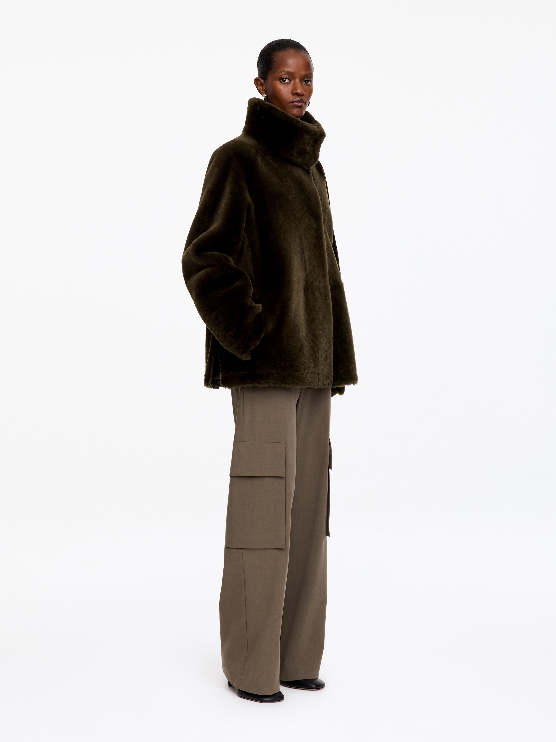 Cappotto in shearling dalla vestibilità rilassata - Verde scuro - Relaxed fit - women - StillMedia/Lookbook - 7