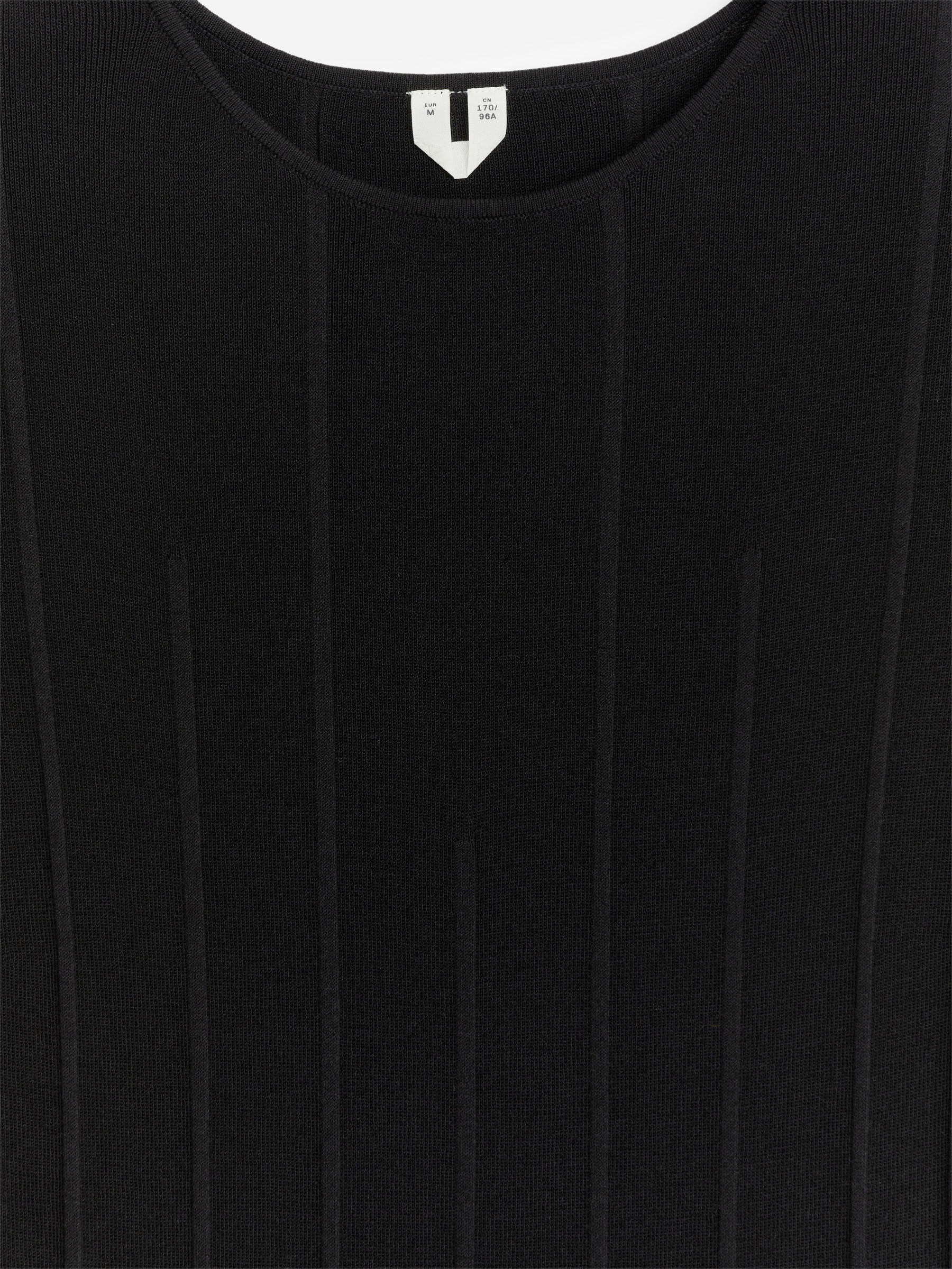 Prążkowana sukienka z kapturkowymi rękawami - Czarny - Wąski fason - Women - StillMedia/DescriptiveDetail - 1