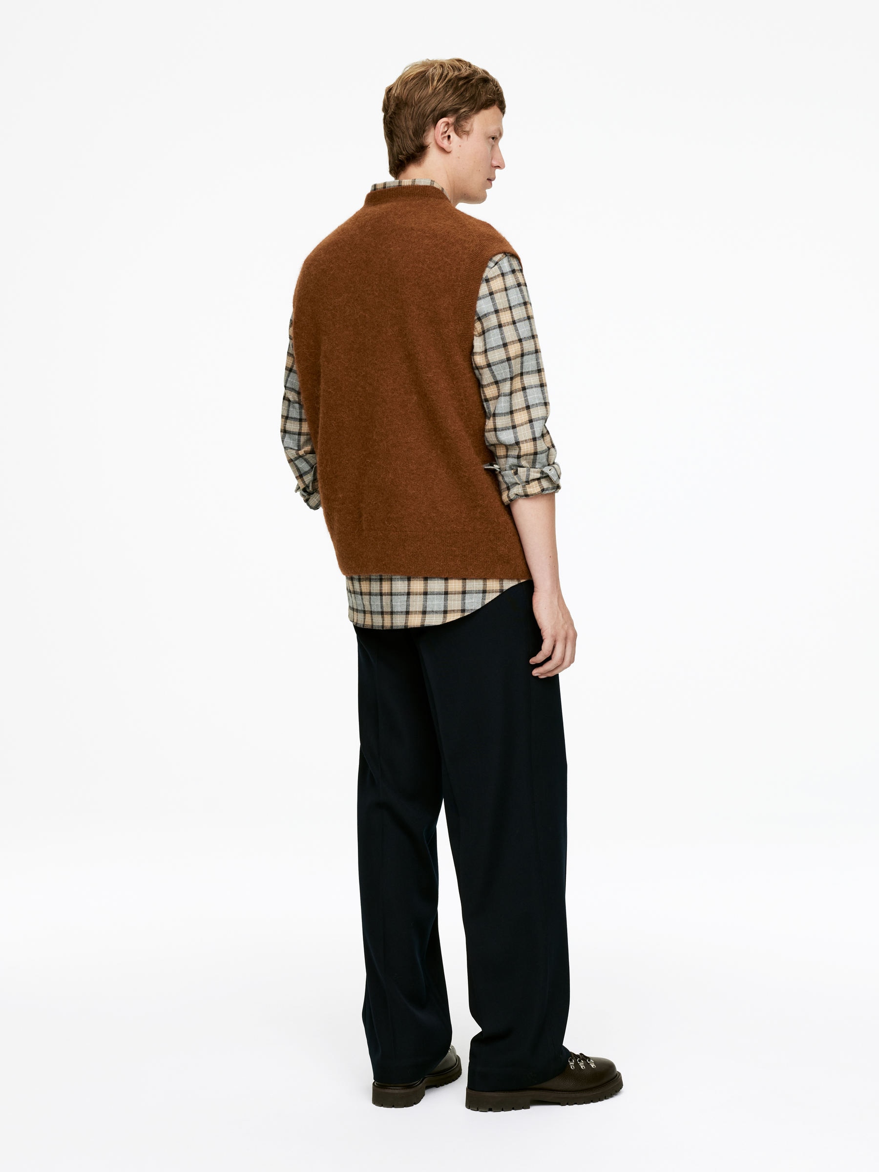 Alpaca-Wool Blend Vest - Rust - Regular fit - Men - StillMedia/Lookbook - 4