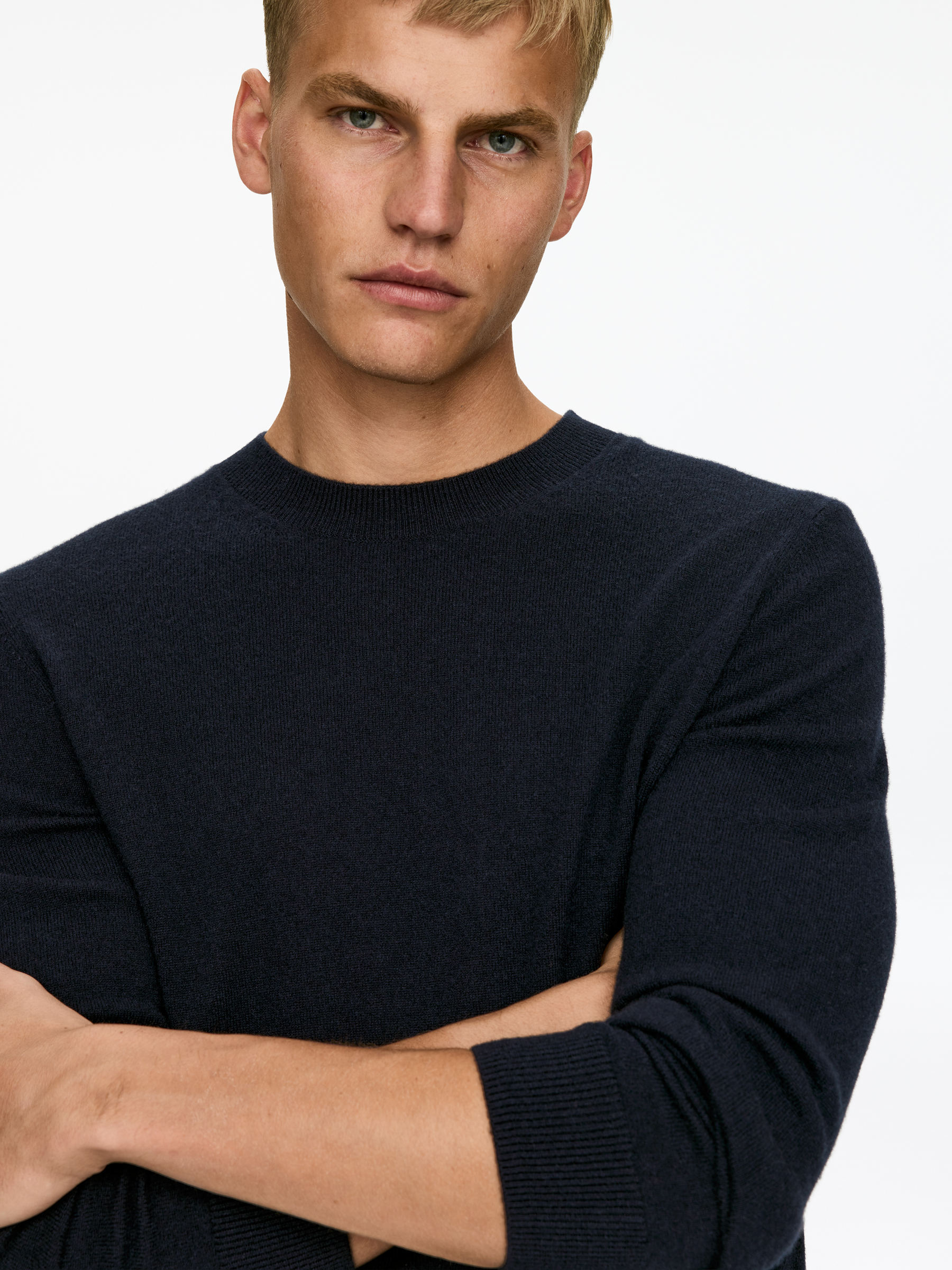 Pull en pur cachemire à col rond - Bleu foncé - Regular fit - Homme - StillMedia/Lookbook - 6