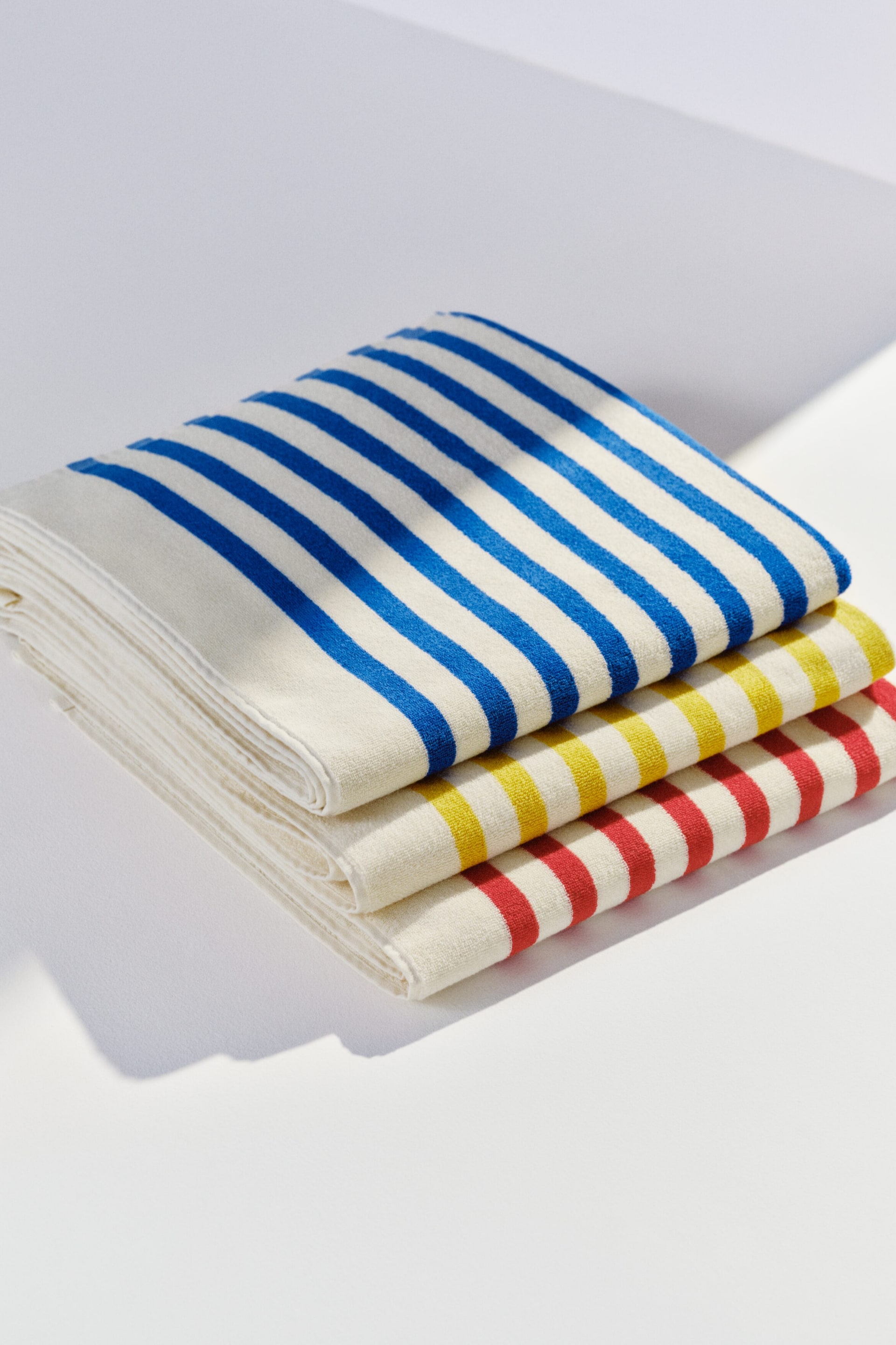 Grotere afbeelding bekijken: Badhanddoek 80 x 165 cm - Gebroken wit/wit/geel - HOME | H&M NL 1