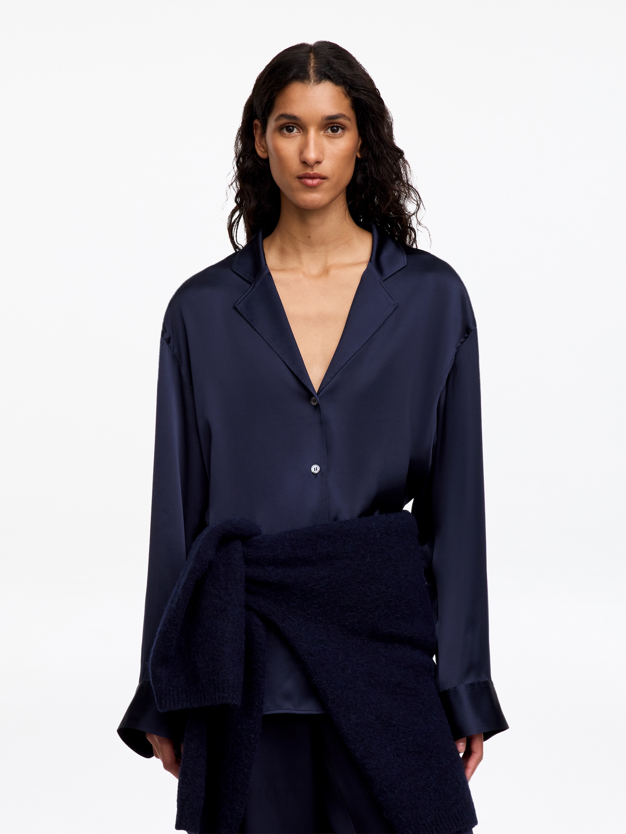 Chemise en satin de soie - Bleu foncé - Regular fit - Femme - StillMedia/Lookbook - 8