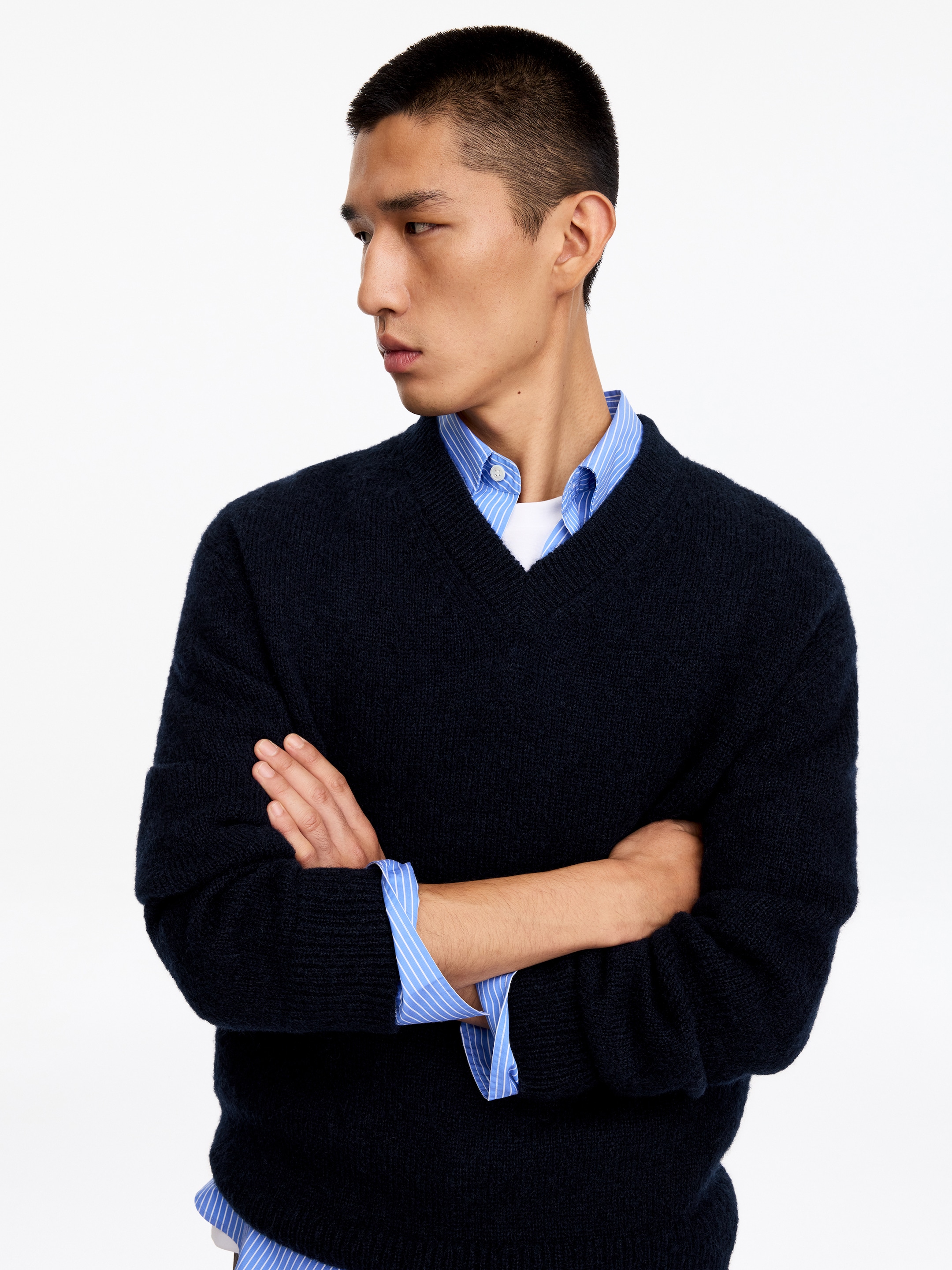 V-ringad bouclétröja - Mörkblå - Regular fit - men - StillMedia/Lookbook - 5