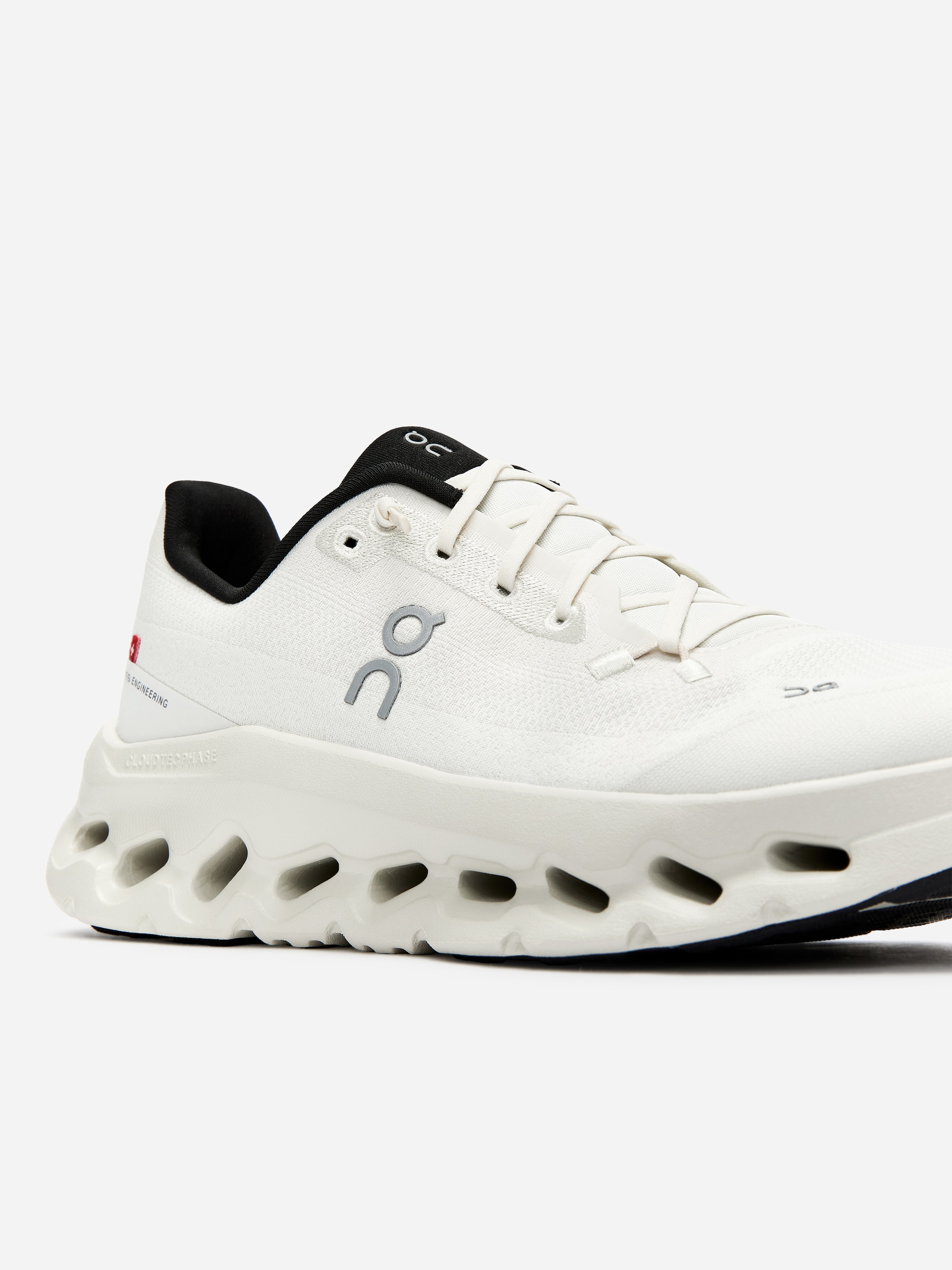 ON Cloudtilt Trainers - White - Women - StillMedia/DescriptiveDetail - 3