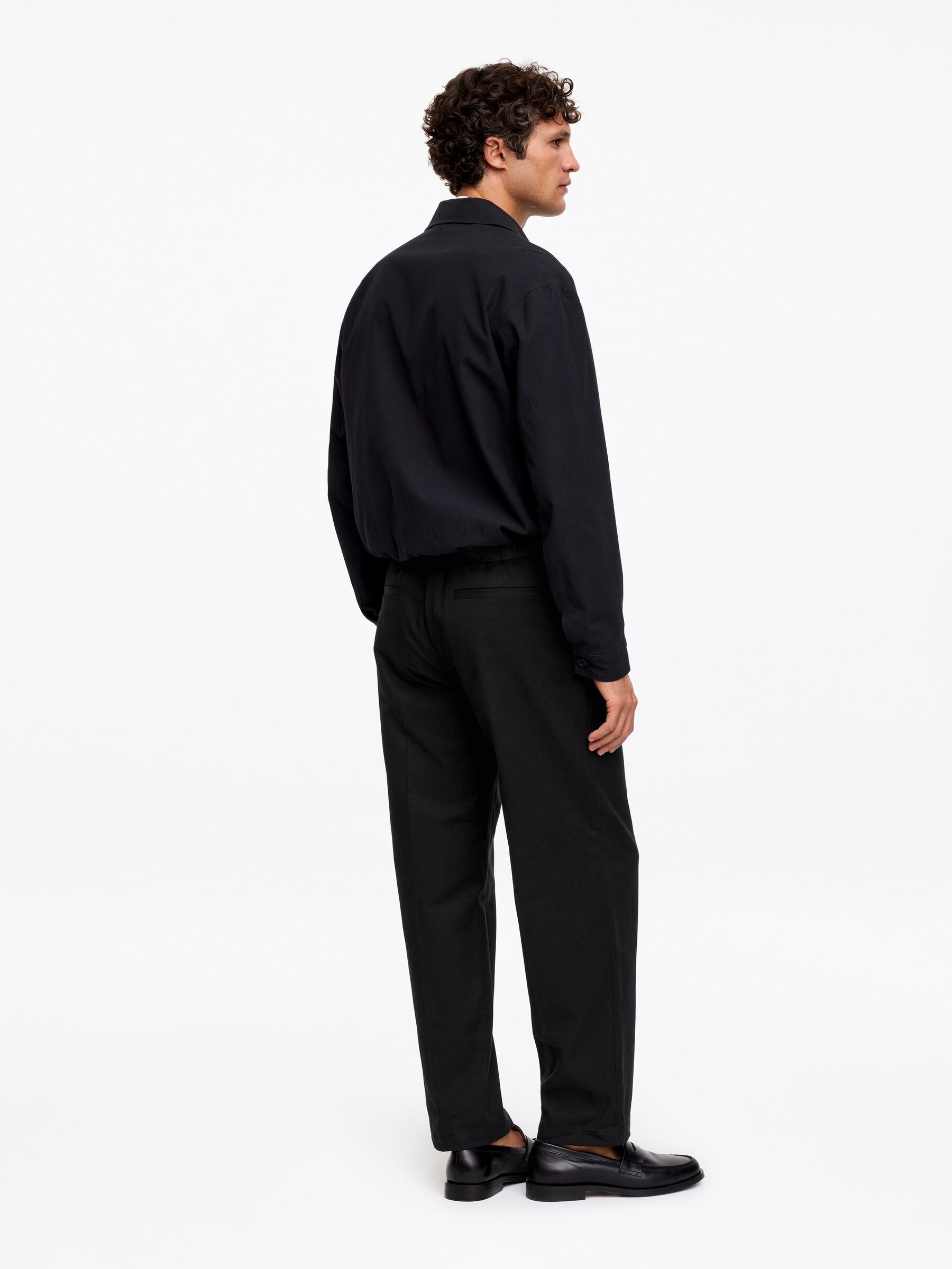 Lockere Hose aus Baumwolle und Lyocell - Schwarz - Relaxed Fit - Herren - StillMedia/Lookbook - 4