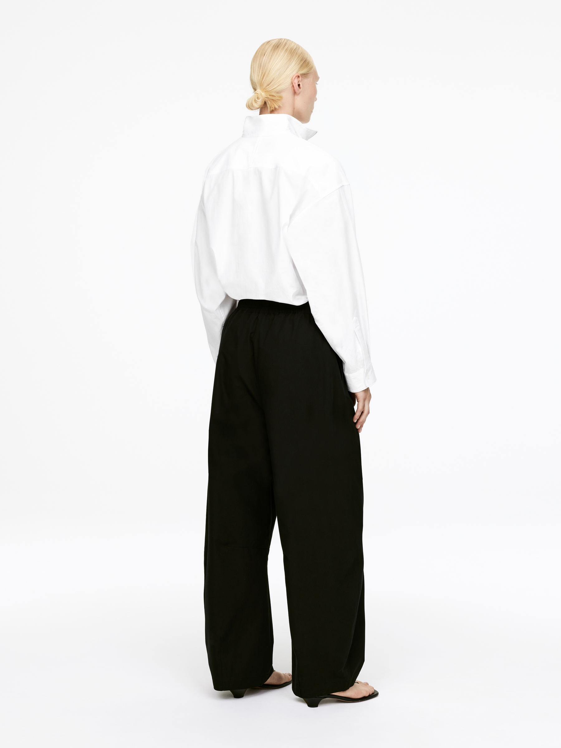 Barrel-Leg Trousers - Black - Relaxed fit - Women - StillMedia/Lookbook - 9