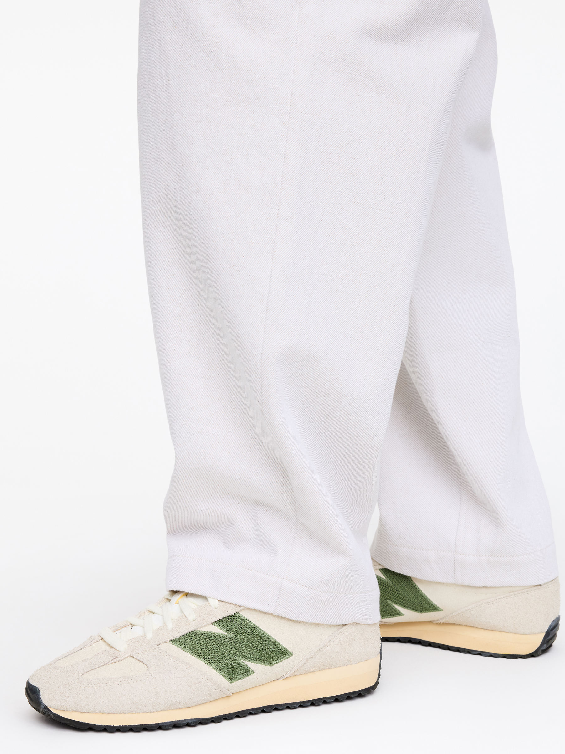 New Balance 471 Trainers - Off White/Green - Men - StillMedia/Lookbook - 8