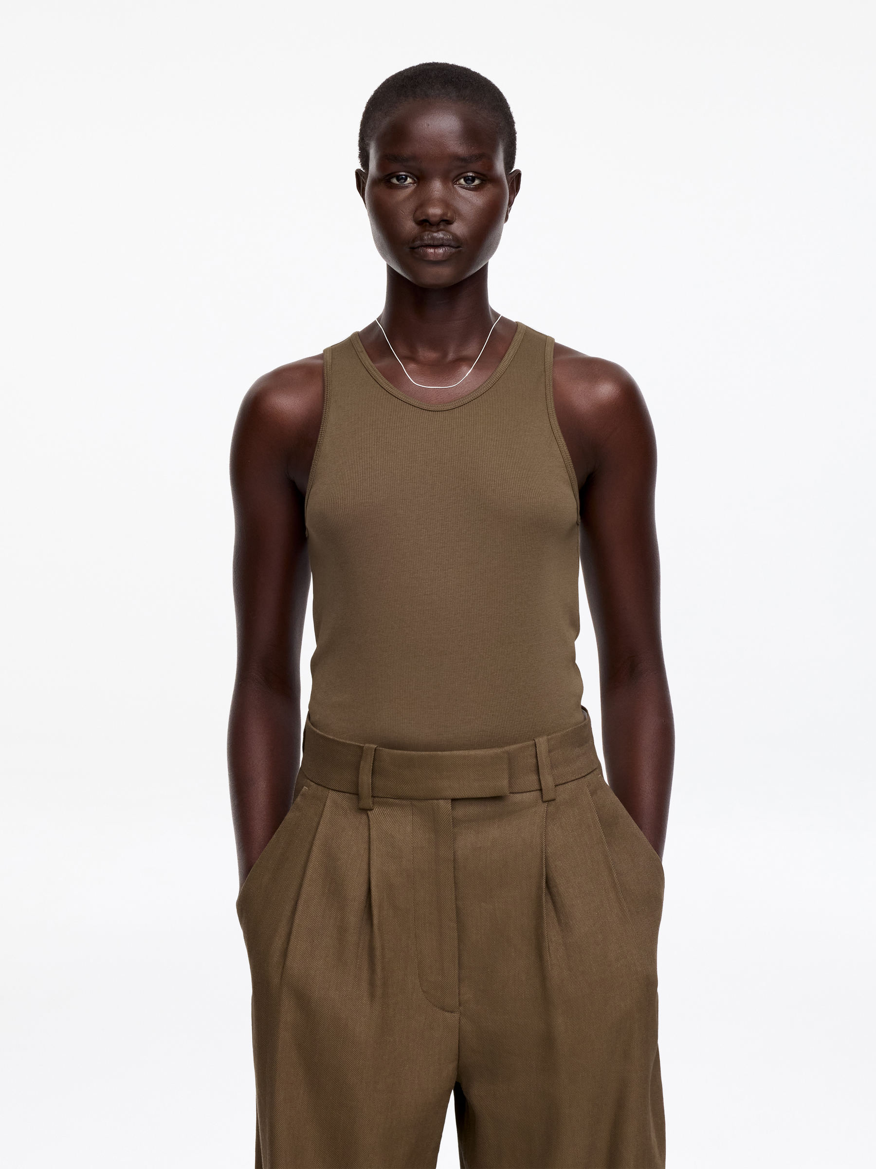 Top de tirantes de tipo deportivo de canalé - Marrón - Corte ajustado - Women - StillMedia/Lookbook - 3