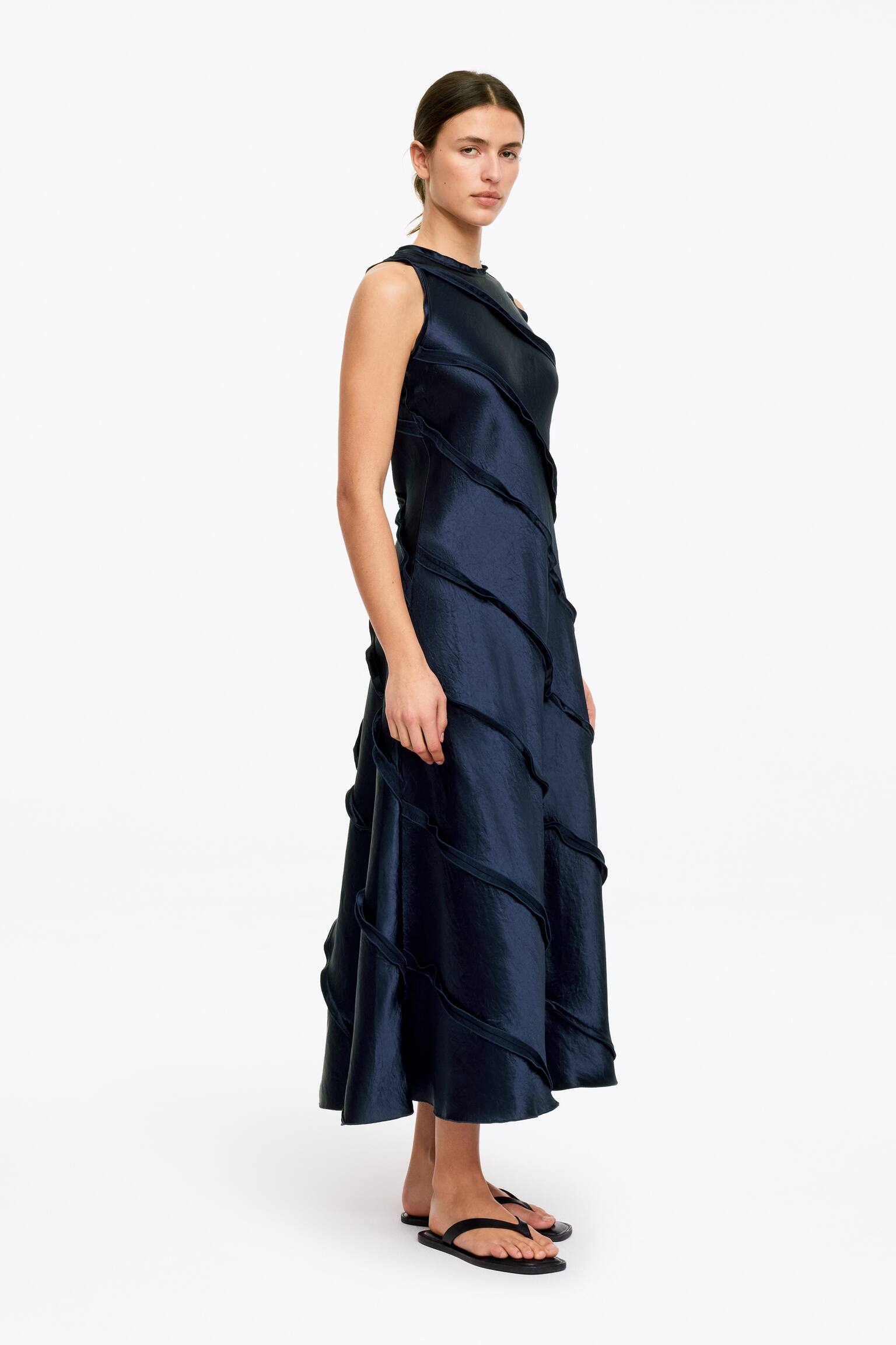 Klänning i satin - Mörkblå/Off-white - 5