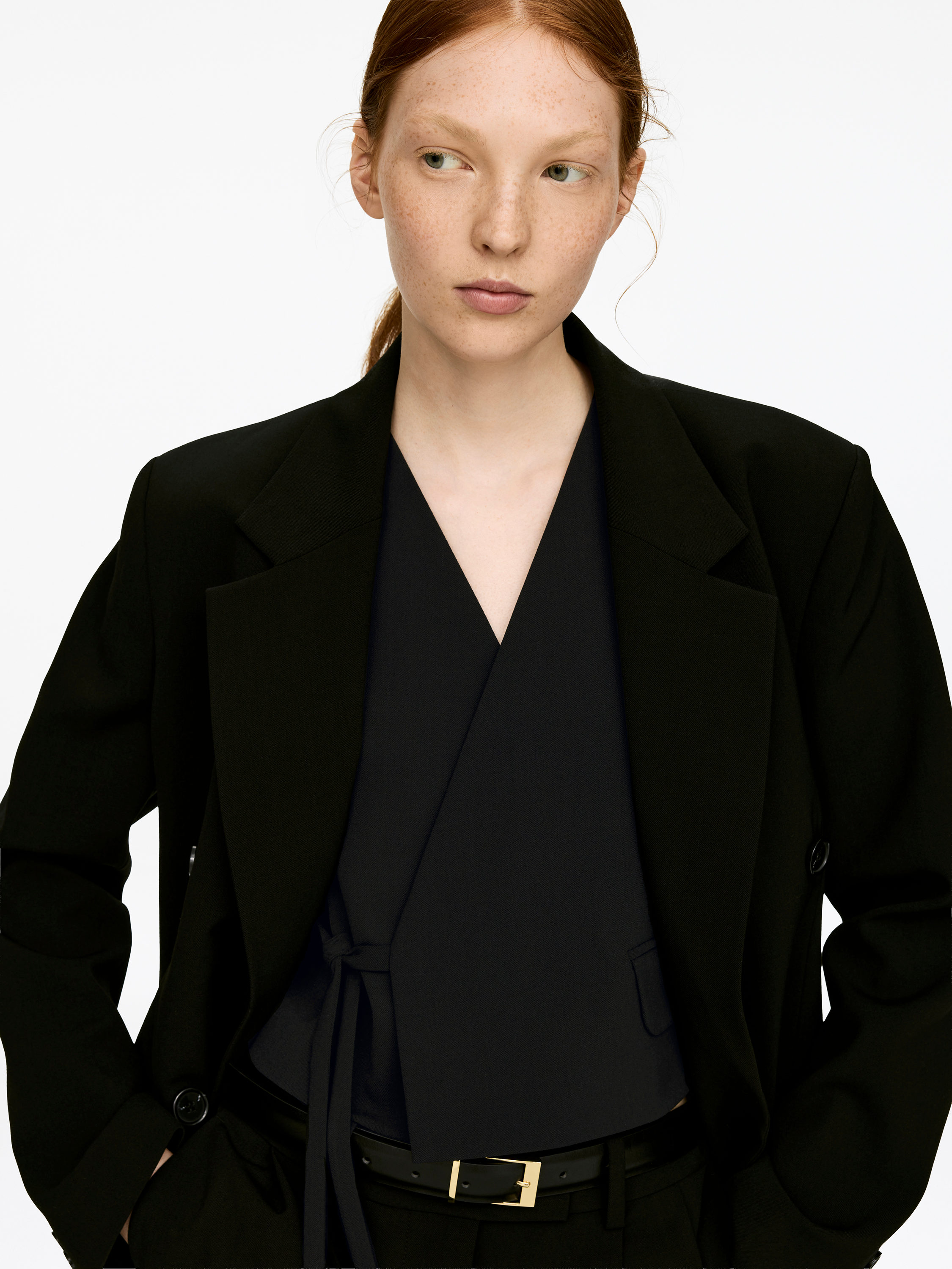 Crop Vest - Black - Regular fit - Women - StillMedia/Lookbook - 4