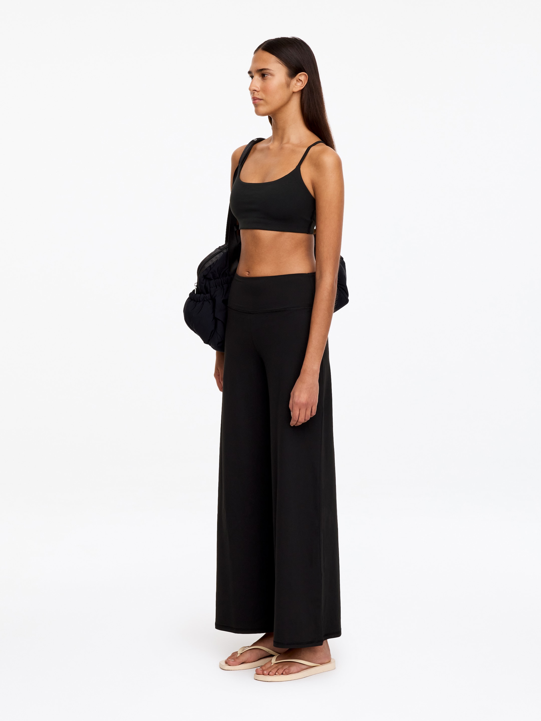 Pantaloni ampi in morbido tessuto elasticizzato - Nero - women - StillMedia/Lookbook - 2